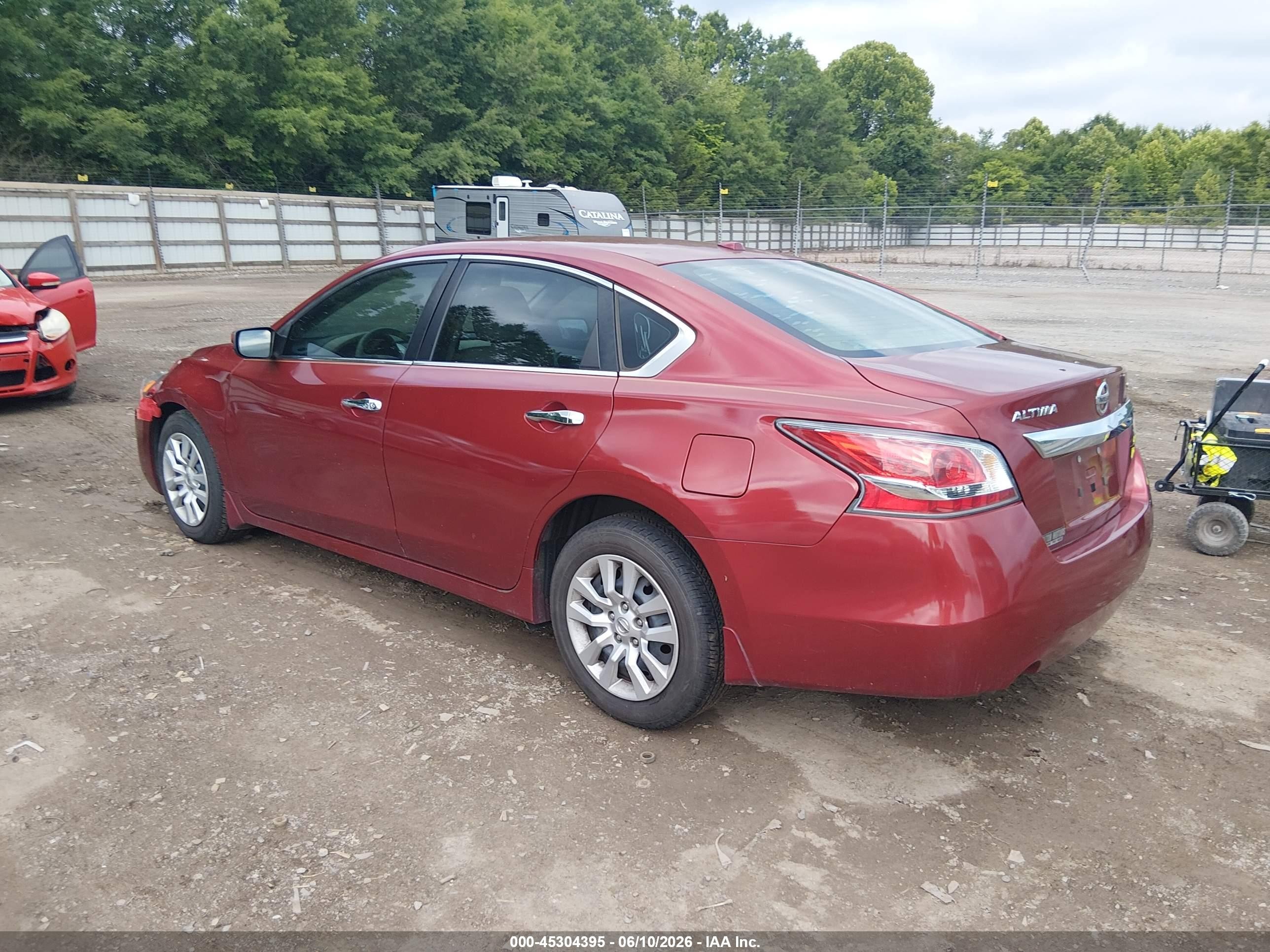 2015 Nissan Altima 2.5 S Red vin: 1N4AL3AP1FC127717