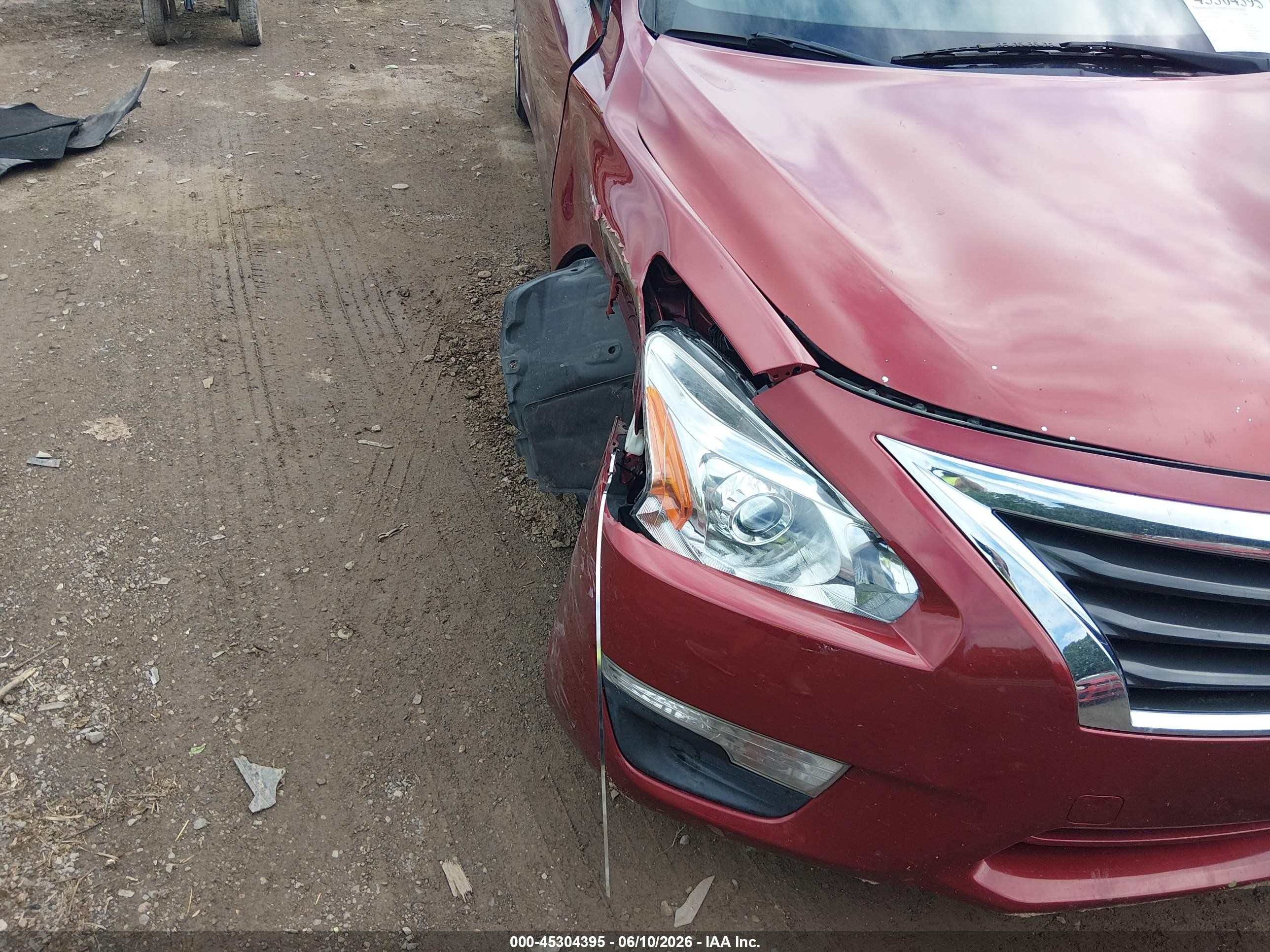 2015 Nissan Altima 2.5 S Red vin: 1N4AL3AP1FC127717