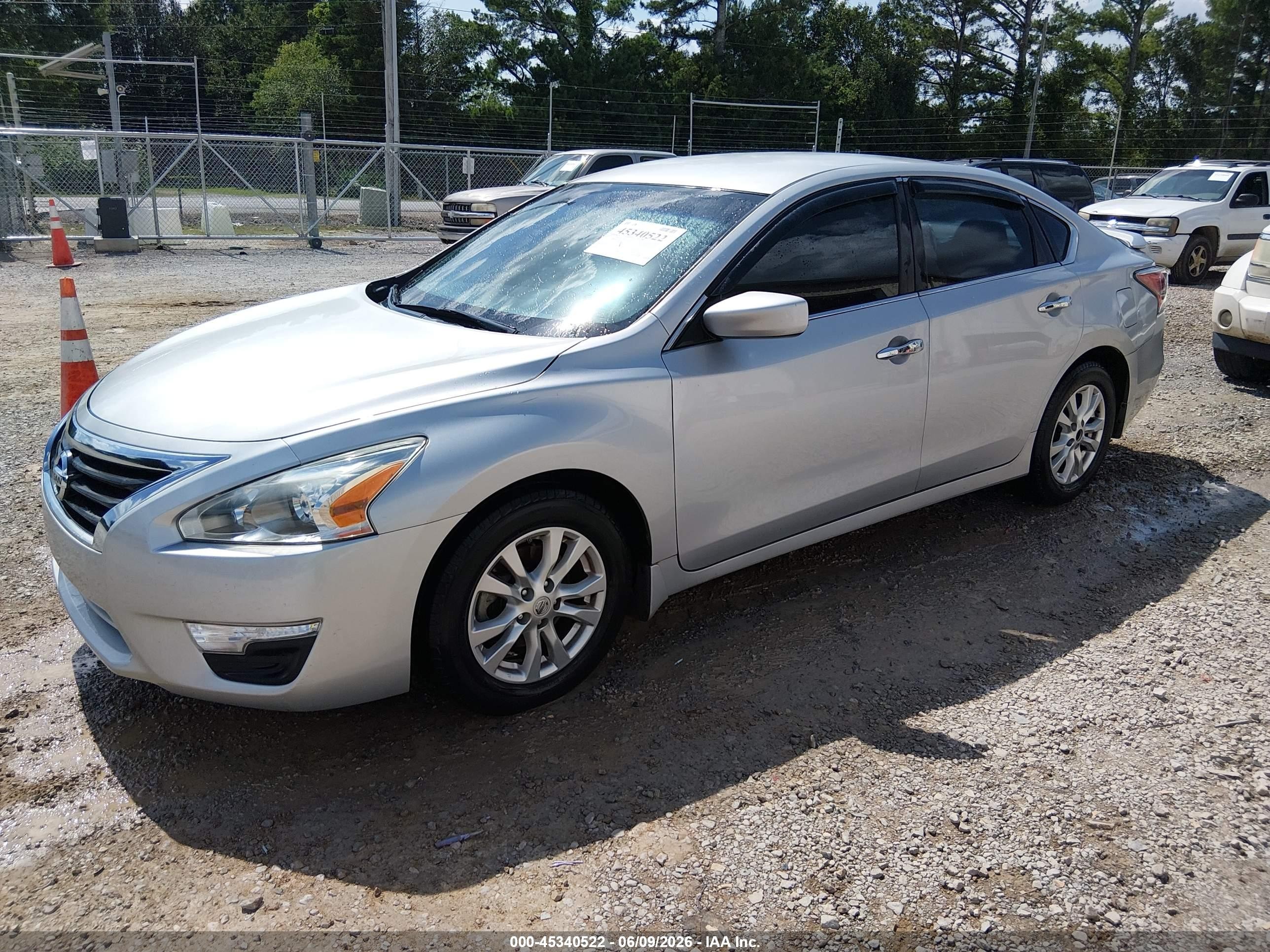 2015 Nissan Altima 2.5 S Silver vin: 1N4AL3AP1FC145070