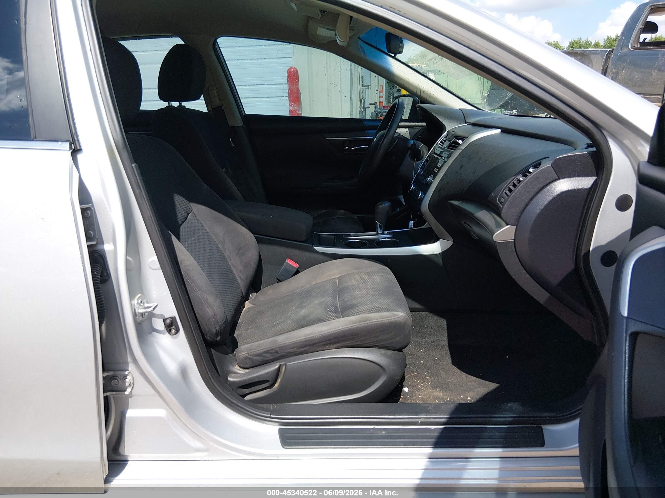 2015 Nissan Altima 2.5 S Silver vin: 1N4AL3AP1FC145070