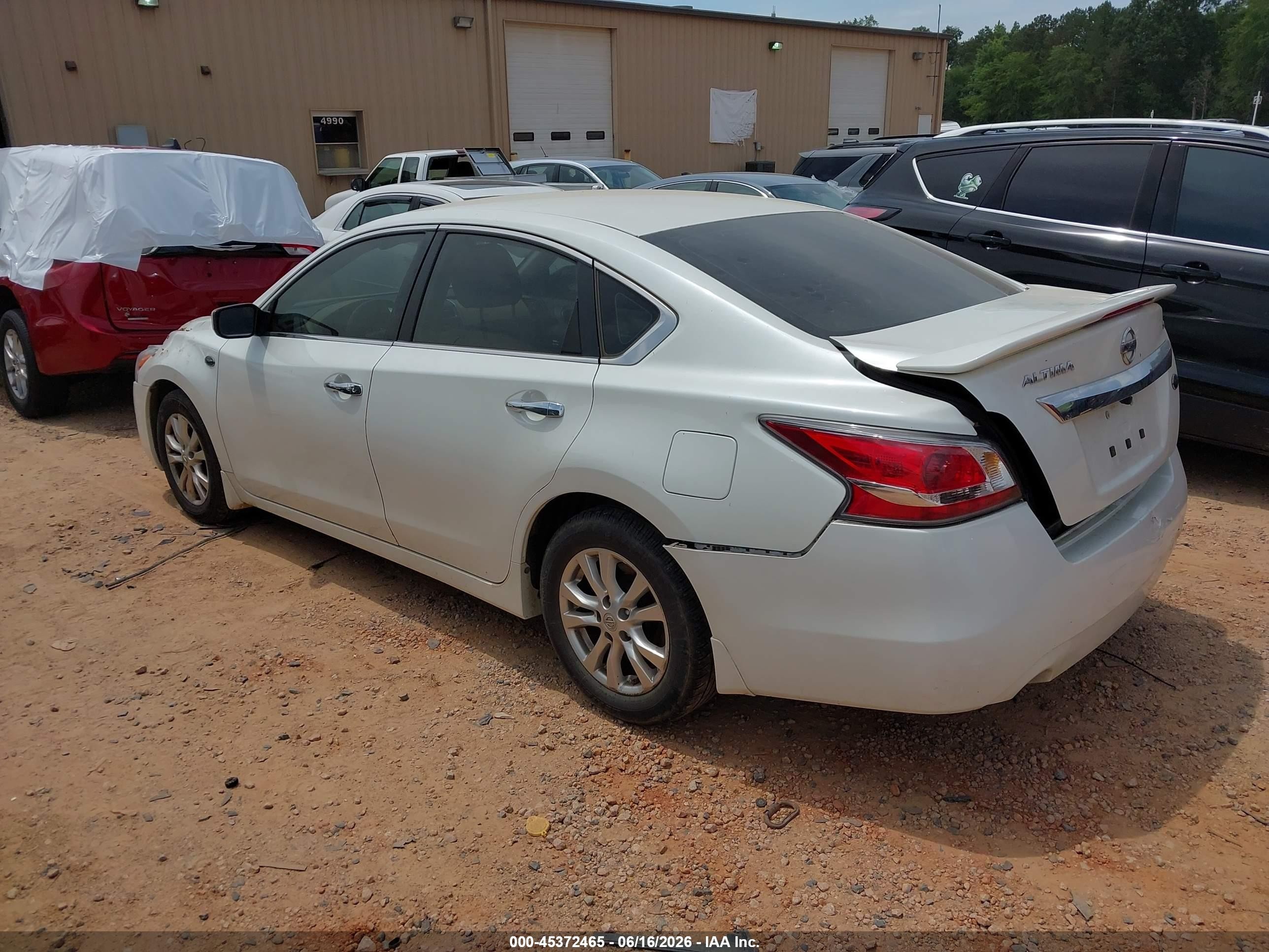 2015 Nissan Altima 2.5 S White vin: 1N4AL3AP1FC162595