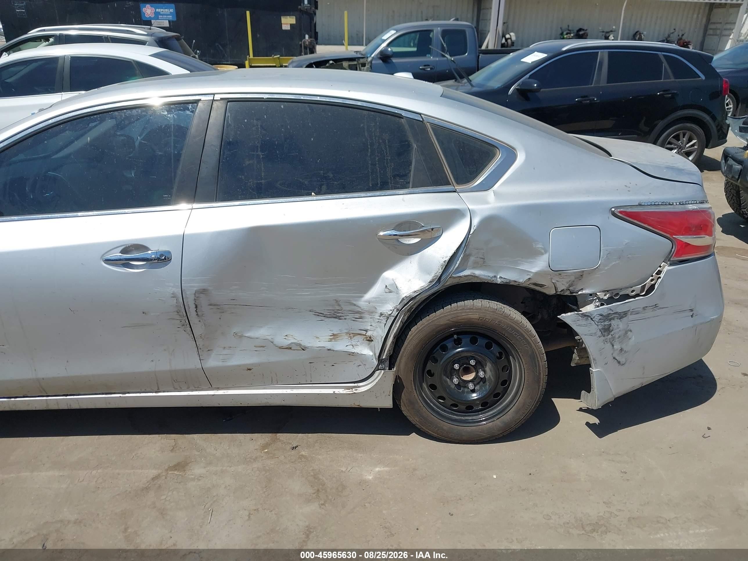 2015 Nissan Altima 2.5 Sv Silver vin: 1N4AL3AP1FC200746
