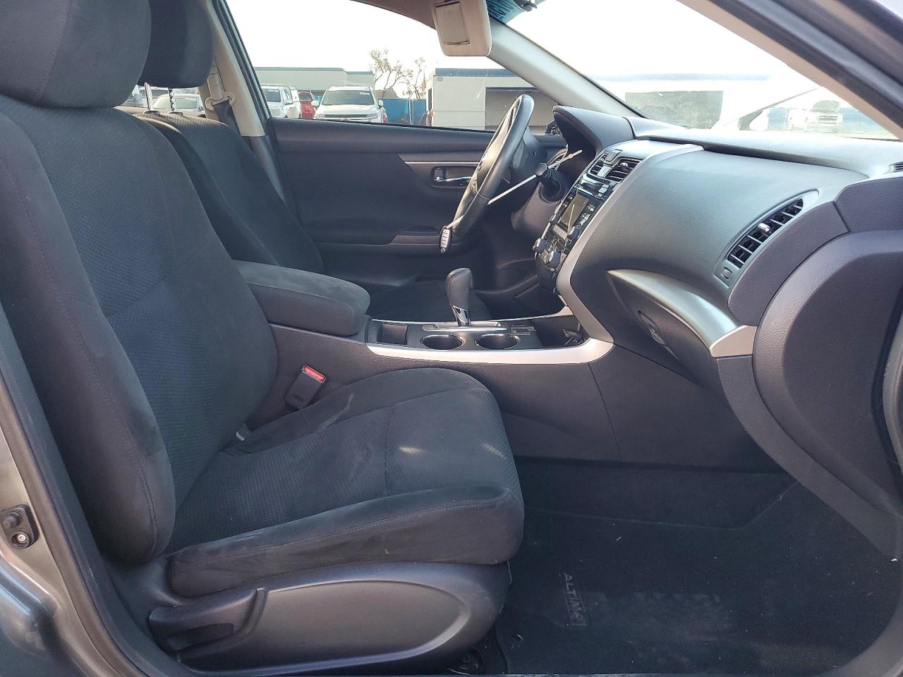 2015 Niss Altima 2.5 Gray vin: 1N4AL3AP1FC209351