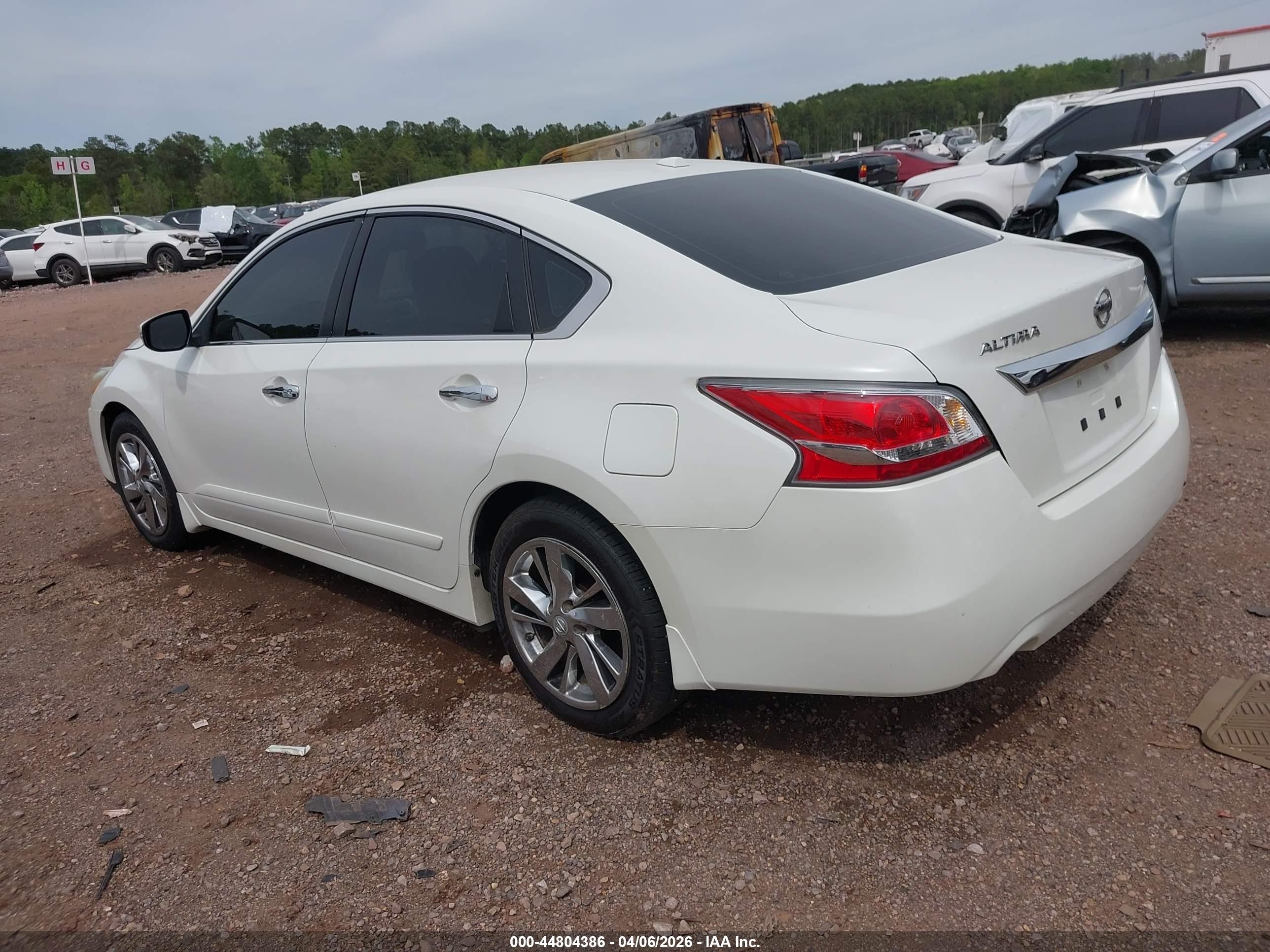 2015 Nissan Altima 2.5 Sv White vin: 1N4AL3AP1FC219457