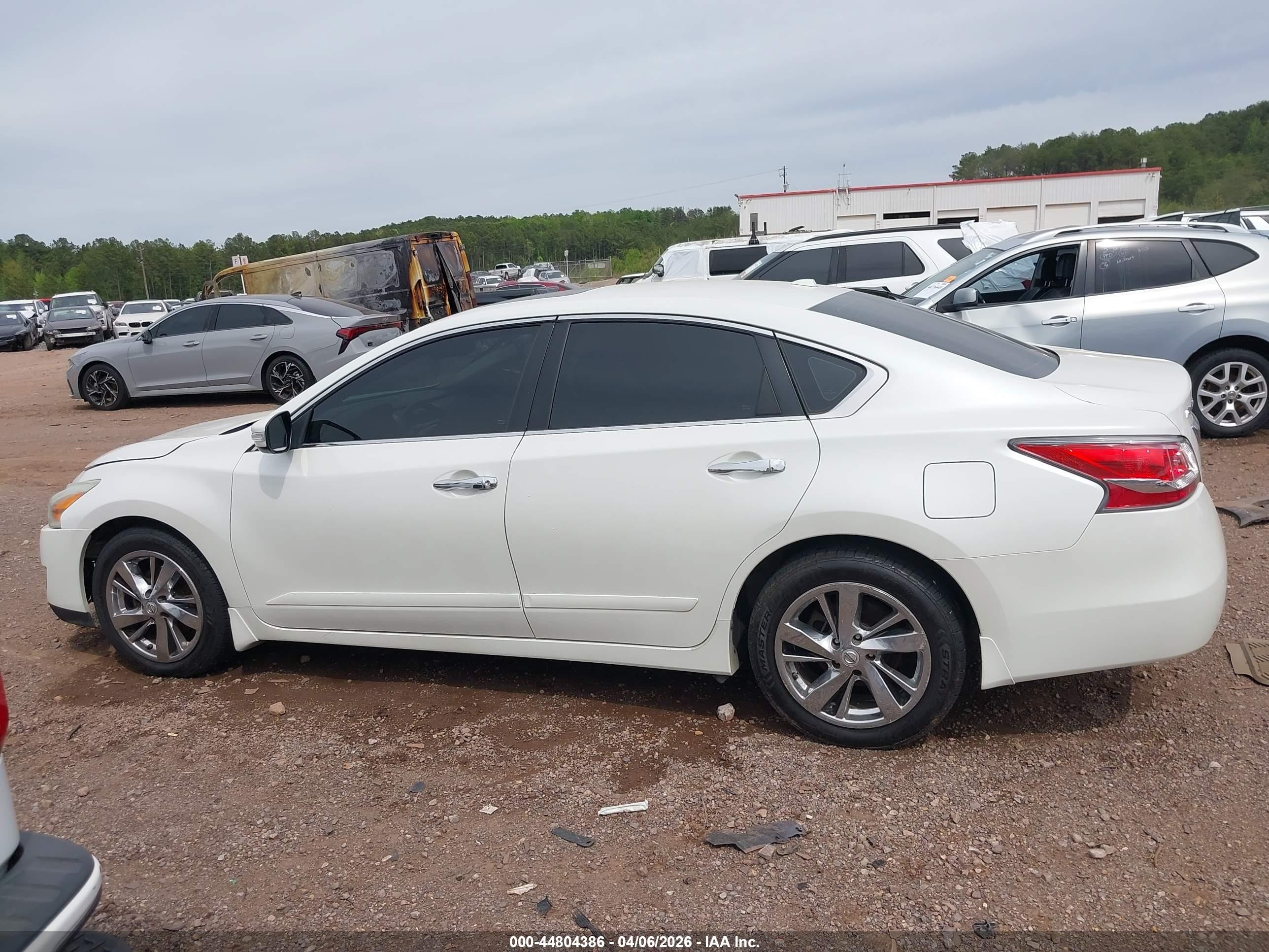 2015 Nissan Altima 2.5 Sv White vin: 1N4AL3AP1FC219457