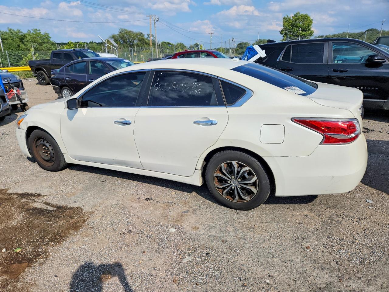 2015 Nissan Altima 2.5 S White vin: 1N4AL3AP1FC221919