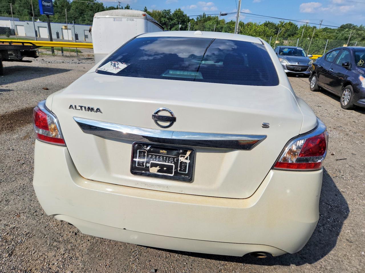 2015 Nissan Altima 2.5 S White vin: 1N4AL3AP1FC221919