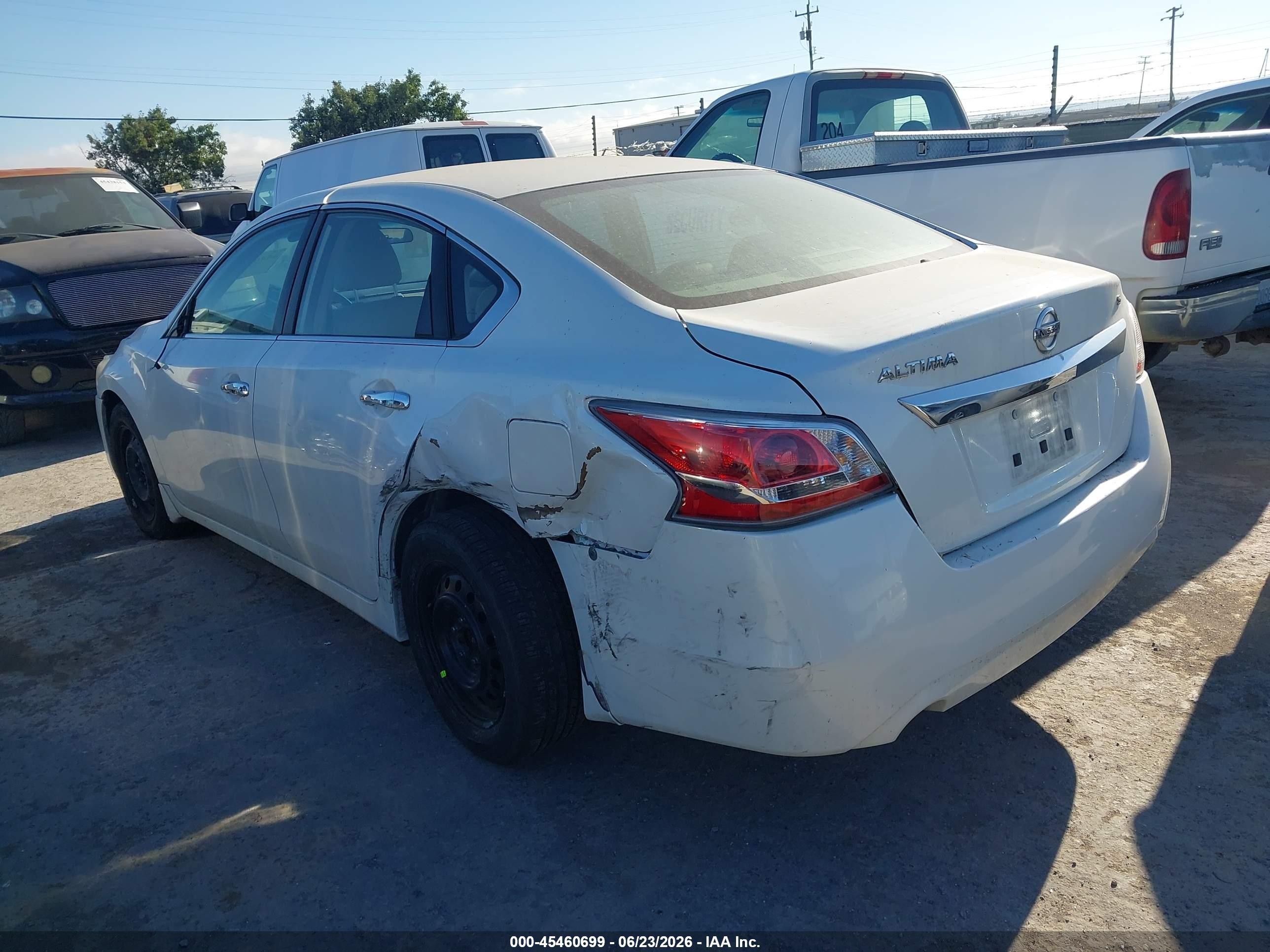 2015 Nissan Altima 2.5 S White vin: 1N4AL3AP1FC235402