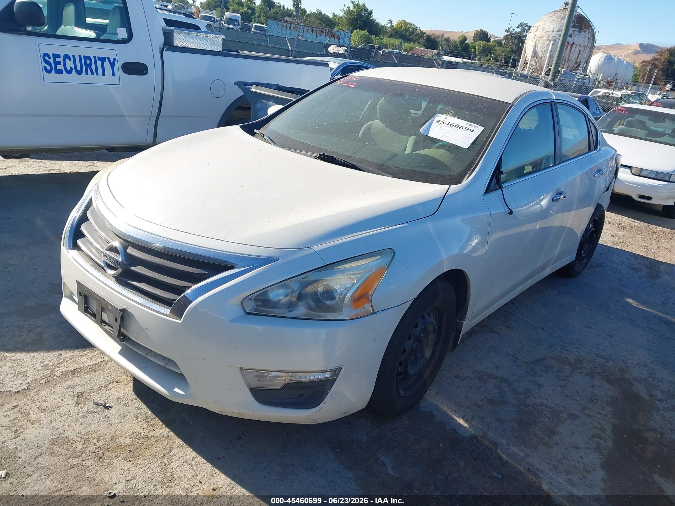 2015 Nissan Altima 2.5 S White vin: 1N4AL3AP1FC235402