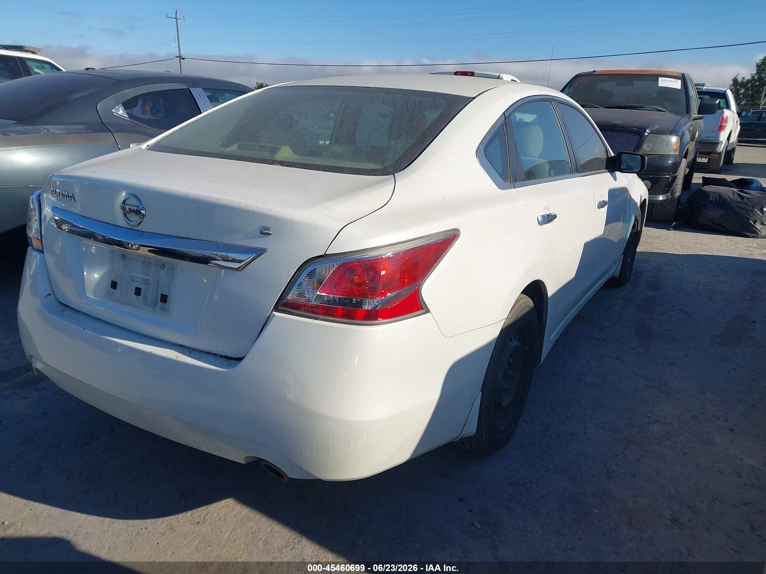 2015 Nissan Altima 2.5 S White vin: 1N4AL3AP1FC235402
