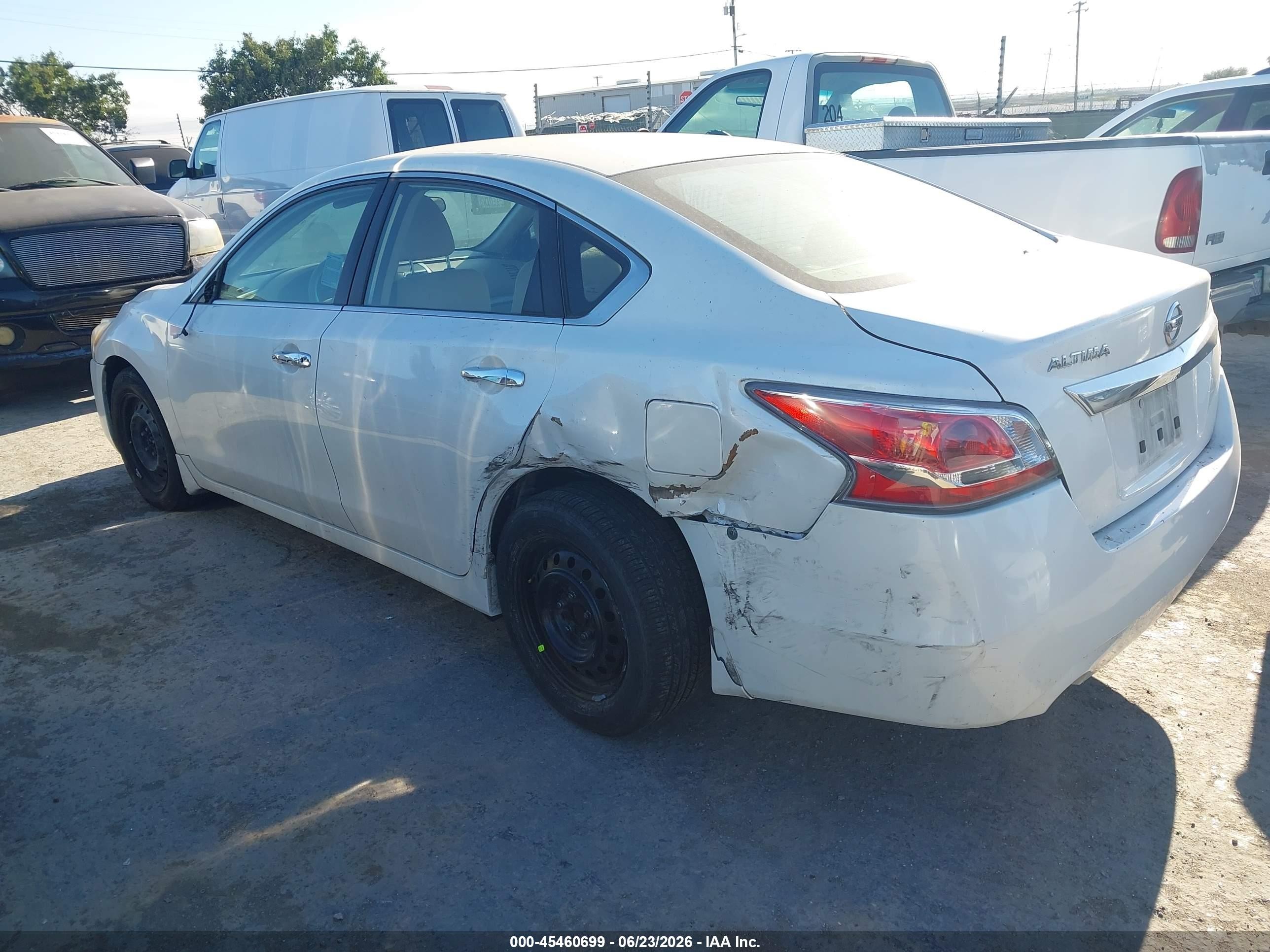2015 Nissan Altima 2.5 S White vin: 1N4AL3AP1FC235402