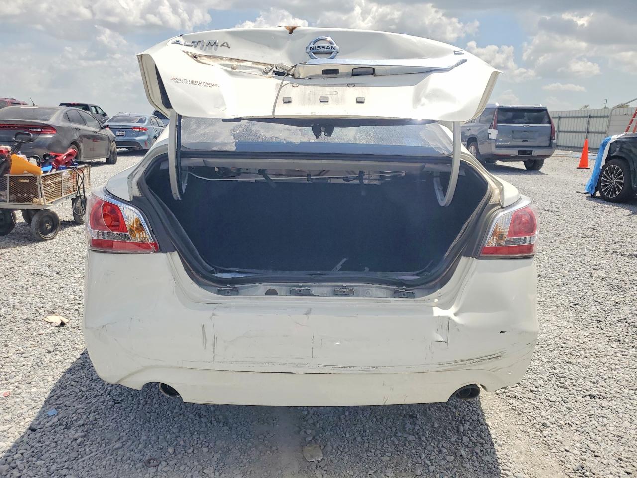 2015 Nissan Altima 2.5 S White vin: 1N4AL3AP1FC253754