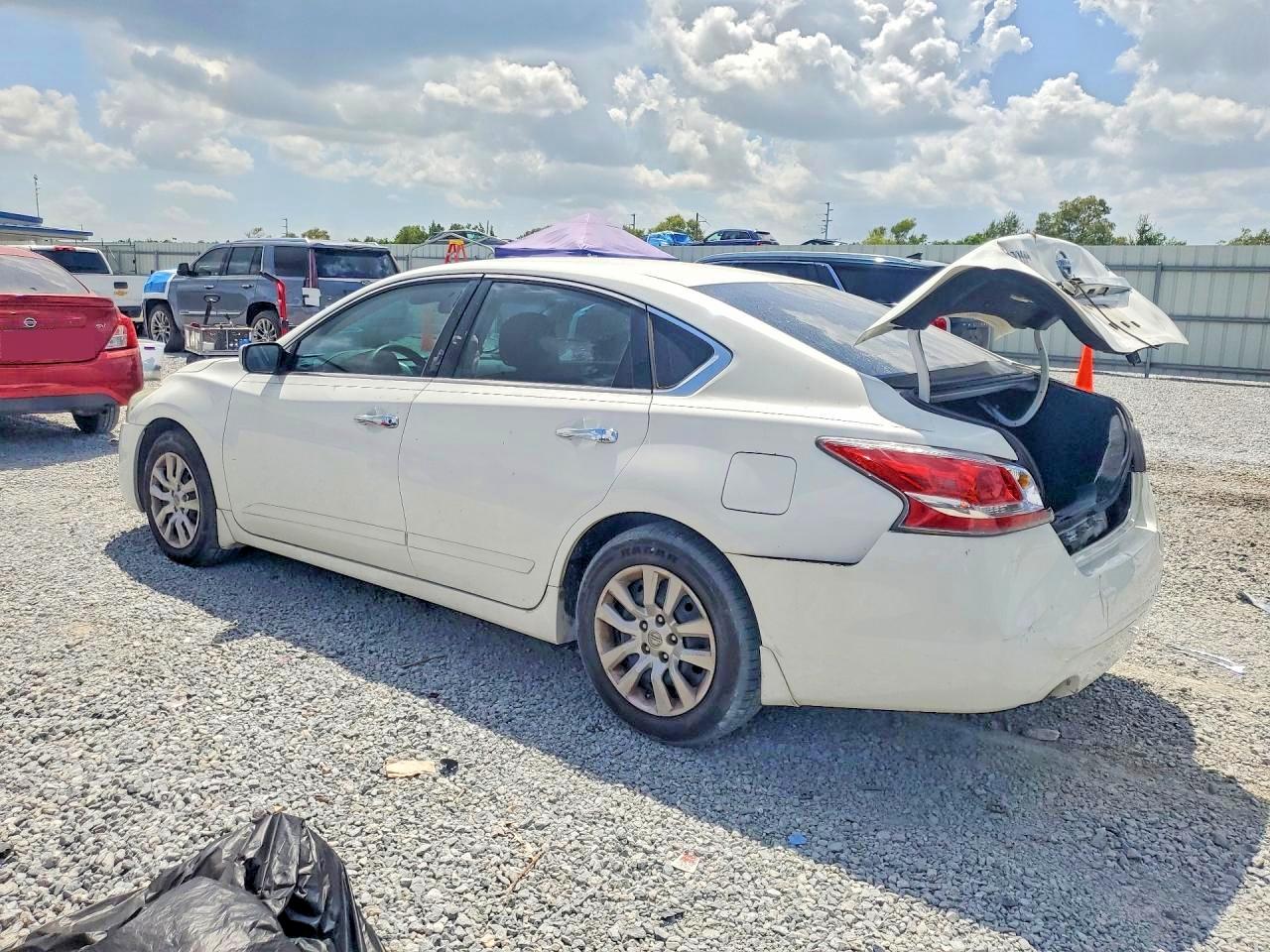 2015 Nissan Altima 2.5 S White vin: 1N4AL3AP1FC253754