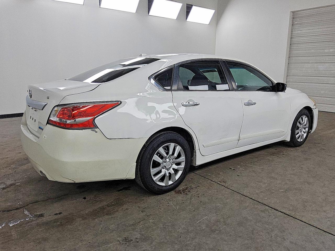 2015 Nissan Altima 2.5 S Белый vin: 1N4AL3AP1FC256928