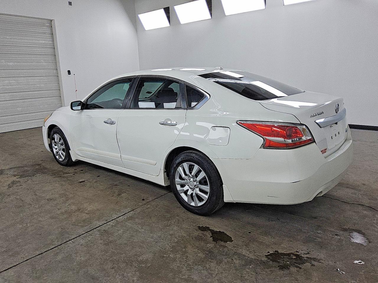 2015 Nissan Altima 2.5 S Белый vin: 1N4AL3AP1FC256928