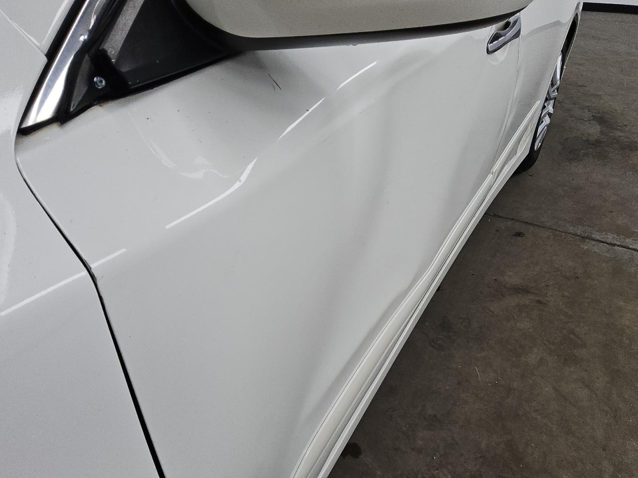 2015 Nissan Altima 2.5 S Белый vin: 1N4AL3AP1FC256928 Damage: Left Front Door, Dent(S) W/ Paint Dmg, 1 To 2 Inches
