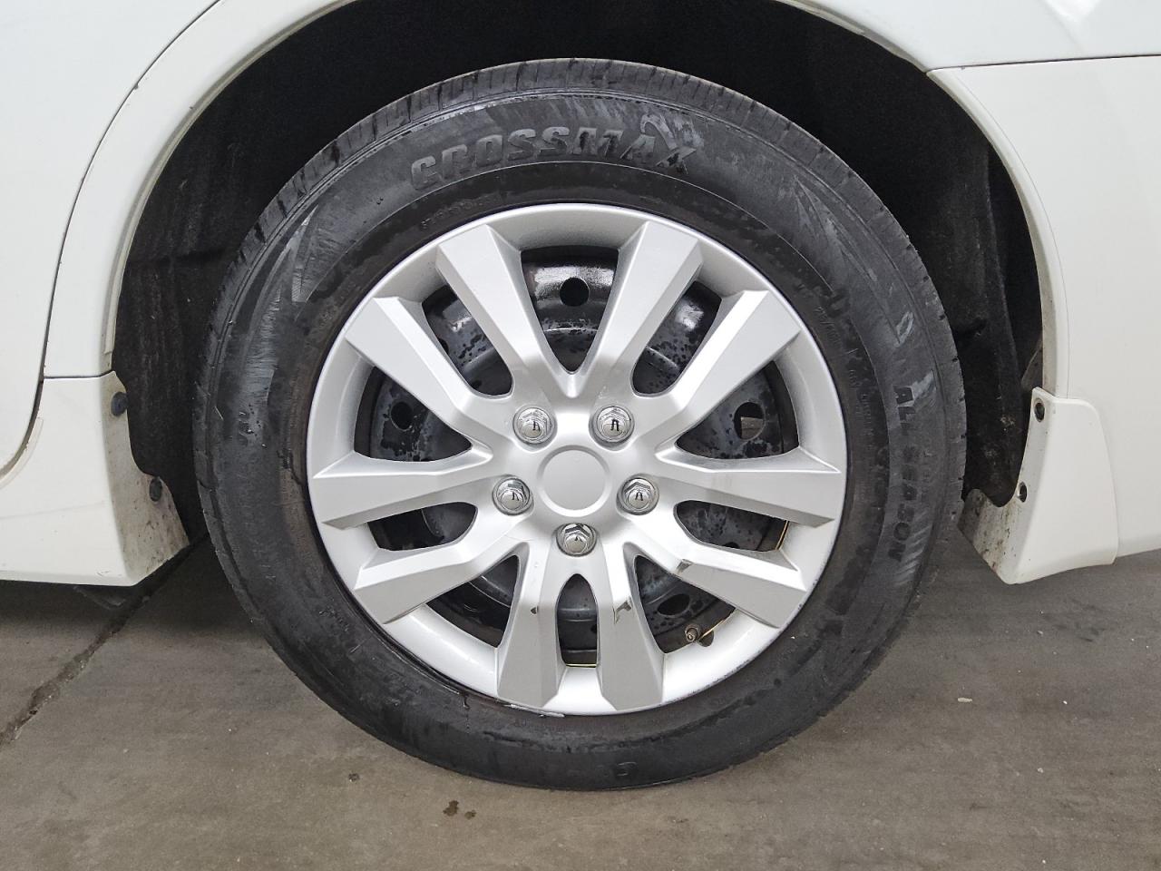 2015 Nissan Altima 2.5 S Белый vin: 1N4AL3AP1FC256928 Damage: Left Rear Wheel Cover, Curb Rash, 6 To 7 Inches