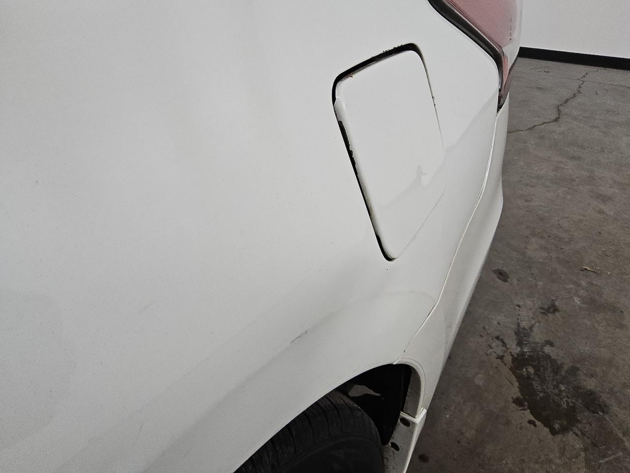 2015 Nissan Altima 2.5 S Белый vin: 1N4AL3AP1FC256928 Damage: Left Qtr Panel, Dent(S) W/ Paint Dmg, > 12 Inches