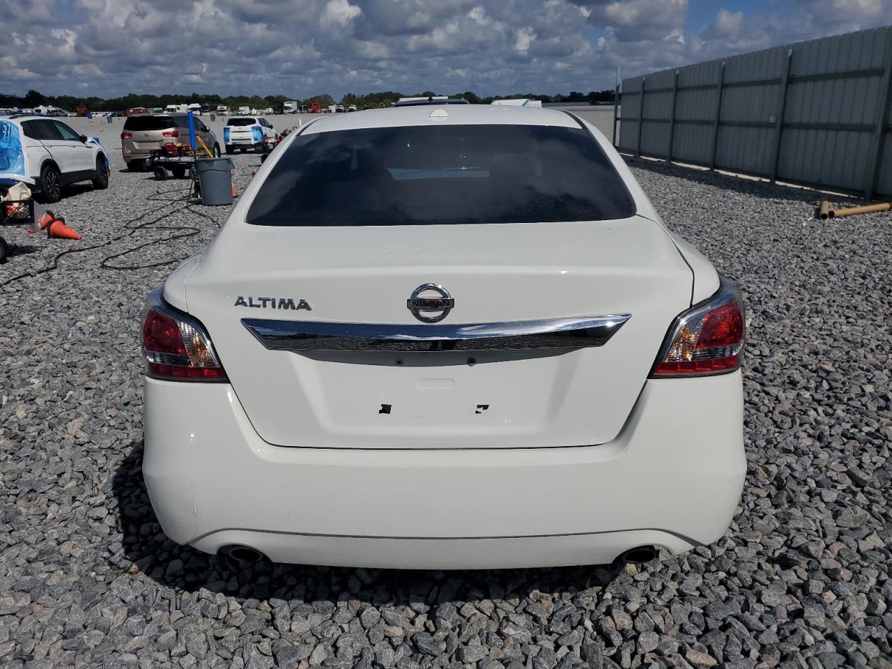 2015 Nissan Altima 2.5 White vin: 1N4AL3AP1FC267279