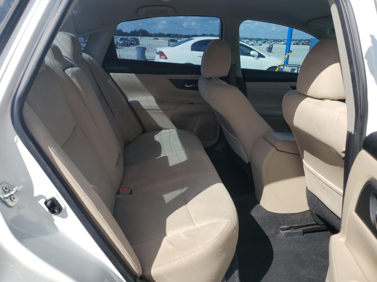 2015 Nissan Altima 2.5 White vin: 1N4AL3AP1FC267279