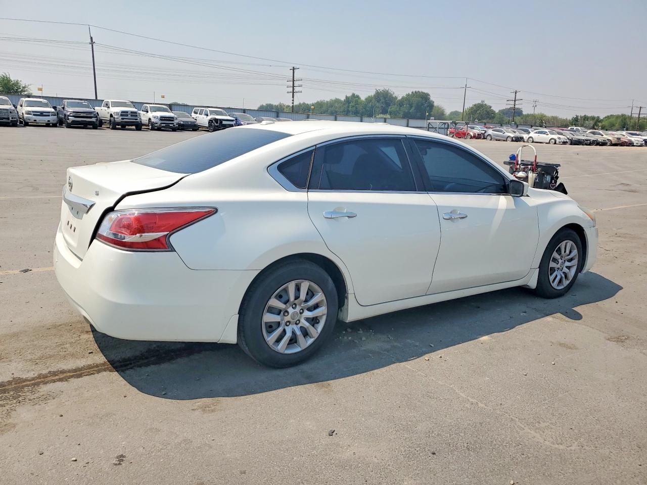2015 Nissan Altima 2.5 S White vin: 1N4AL3AP1FC275933