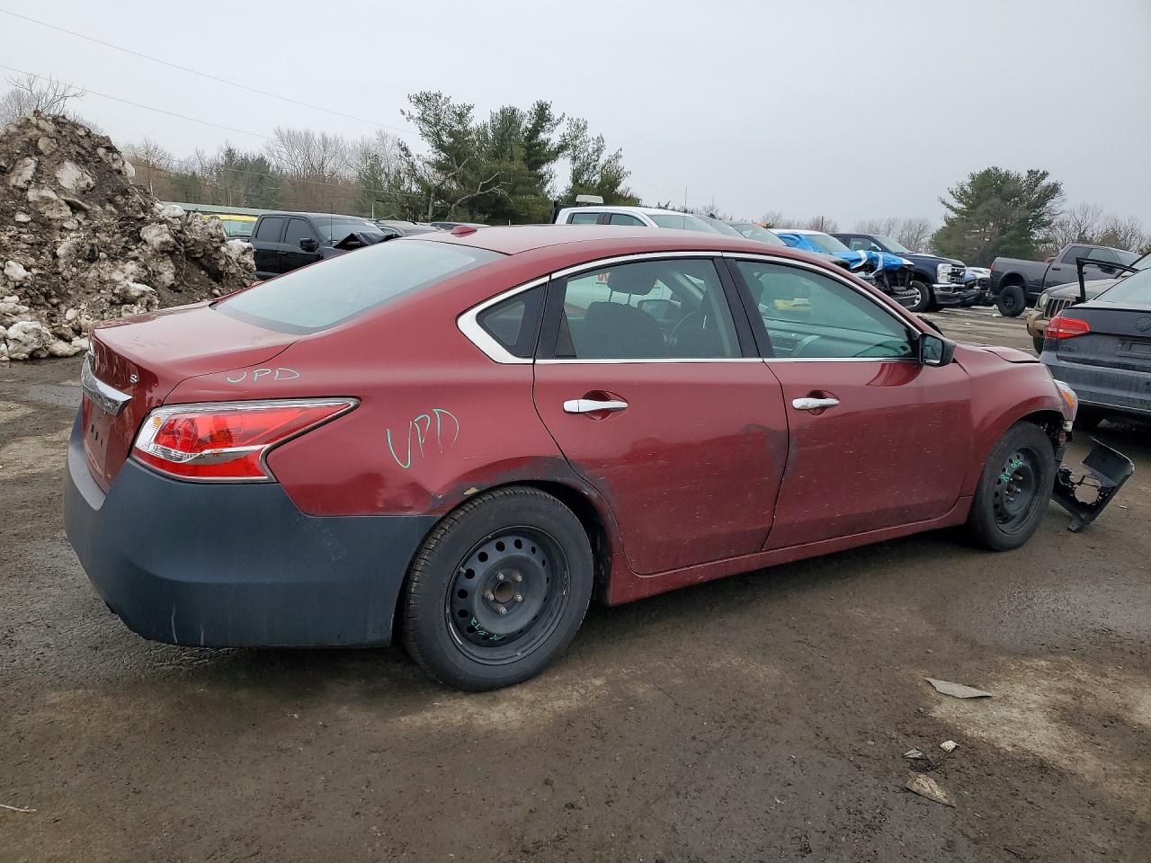 2015 Nissan Altima 2.5 Red vin: 1N4AL3AP1FC427113