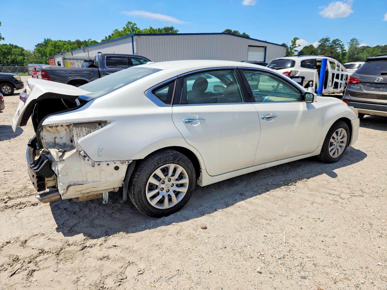 2015 Nissan Altima 2.5 S White vin: 1N4AL3AP1FC443022