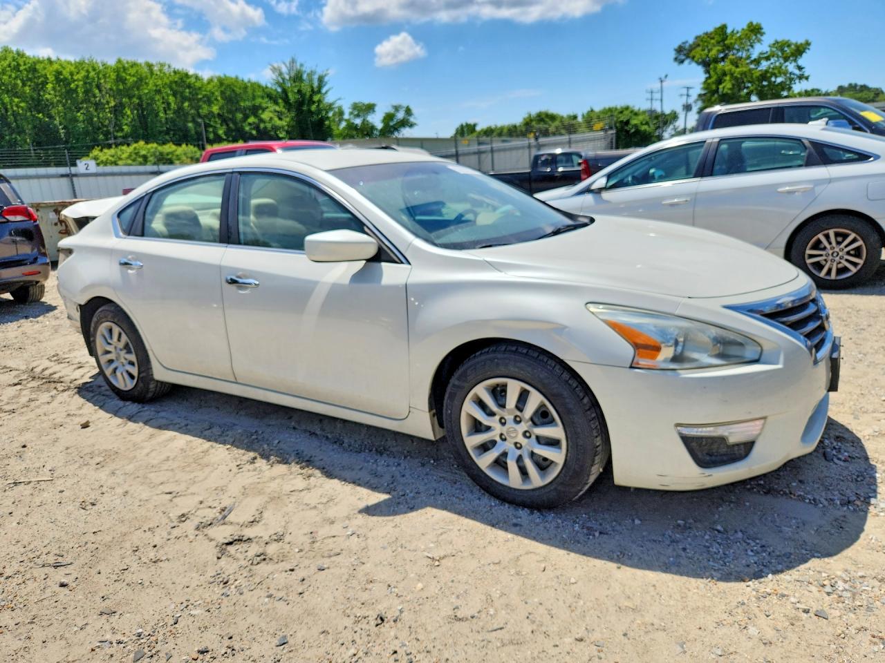 2015 Nissan Altima 2.5 S White vin: 1N4AL3AP1FC443022