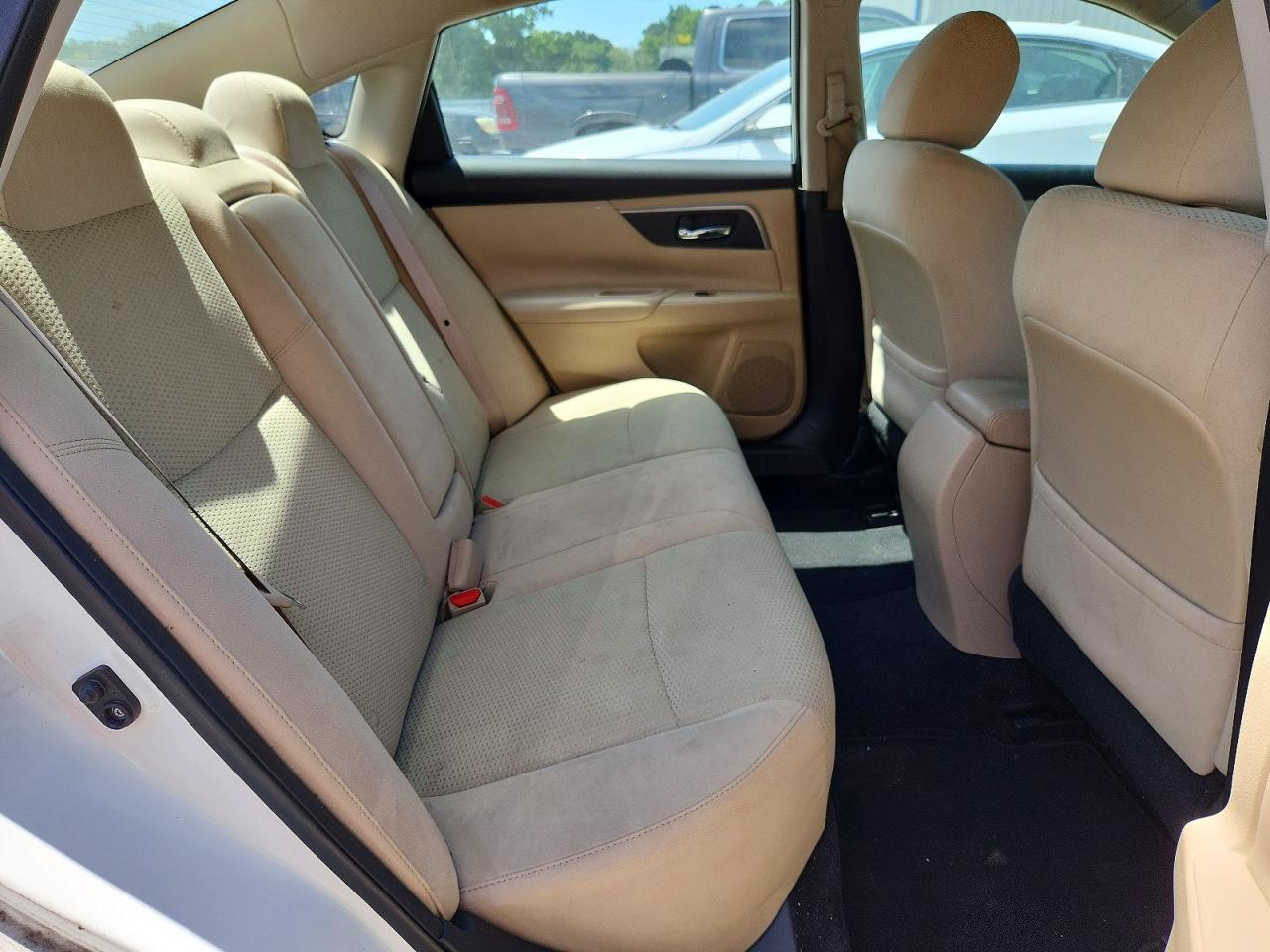 2015 Nissan Altima 2.5 S White vin: 1N4AL3AP1FC443022