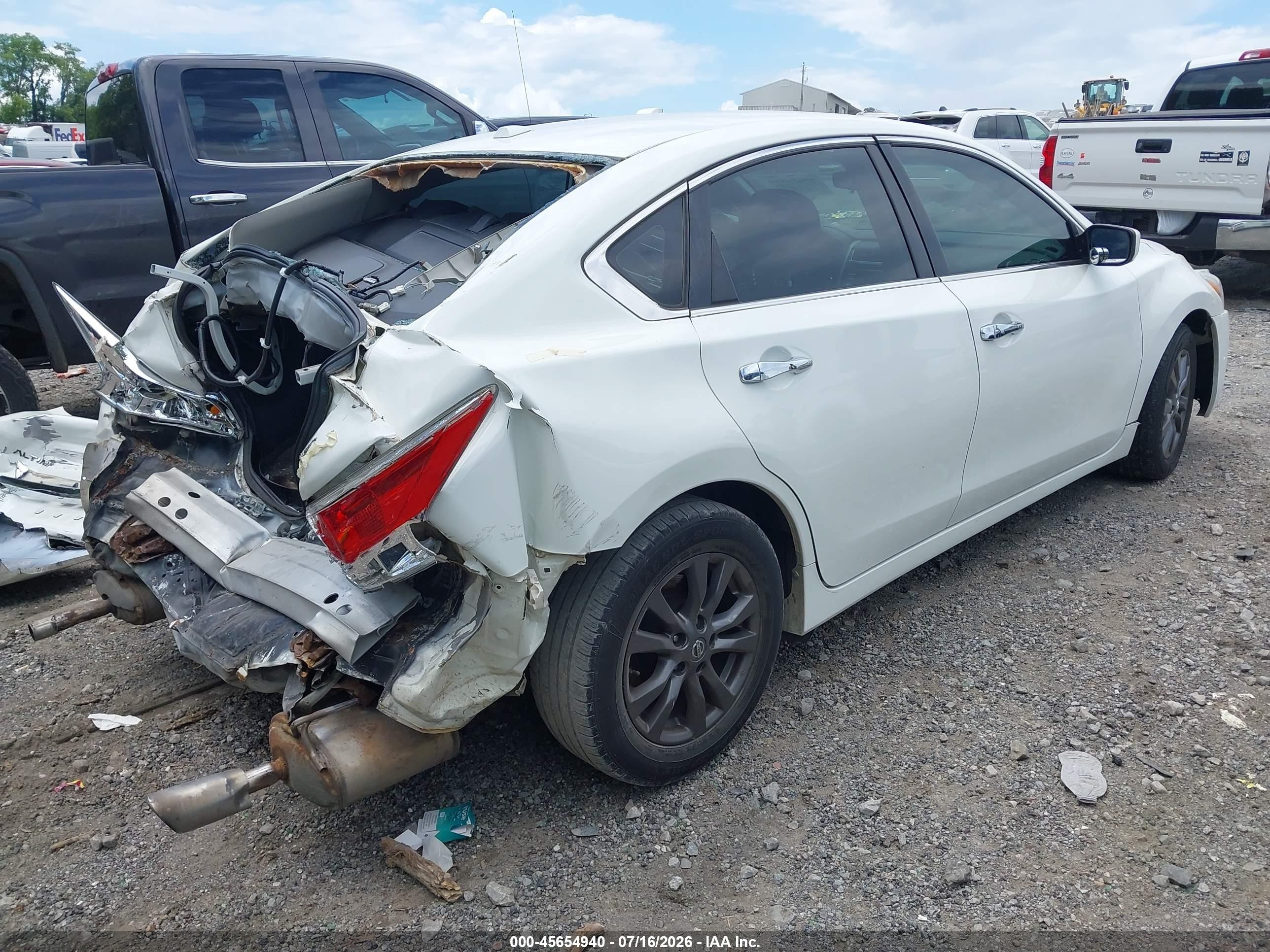 2015 Nissan Altima 2.5 S White vin: 1N4AL3AP1FC448804
