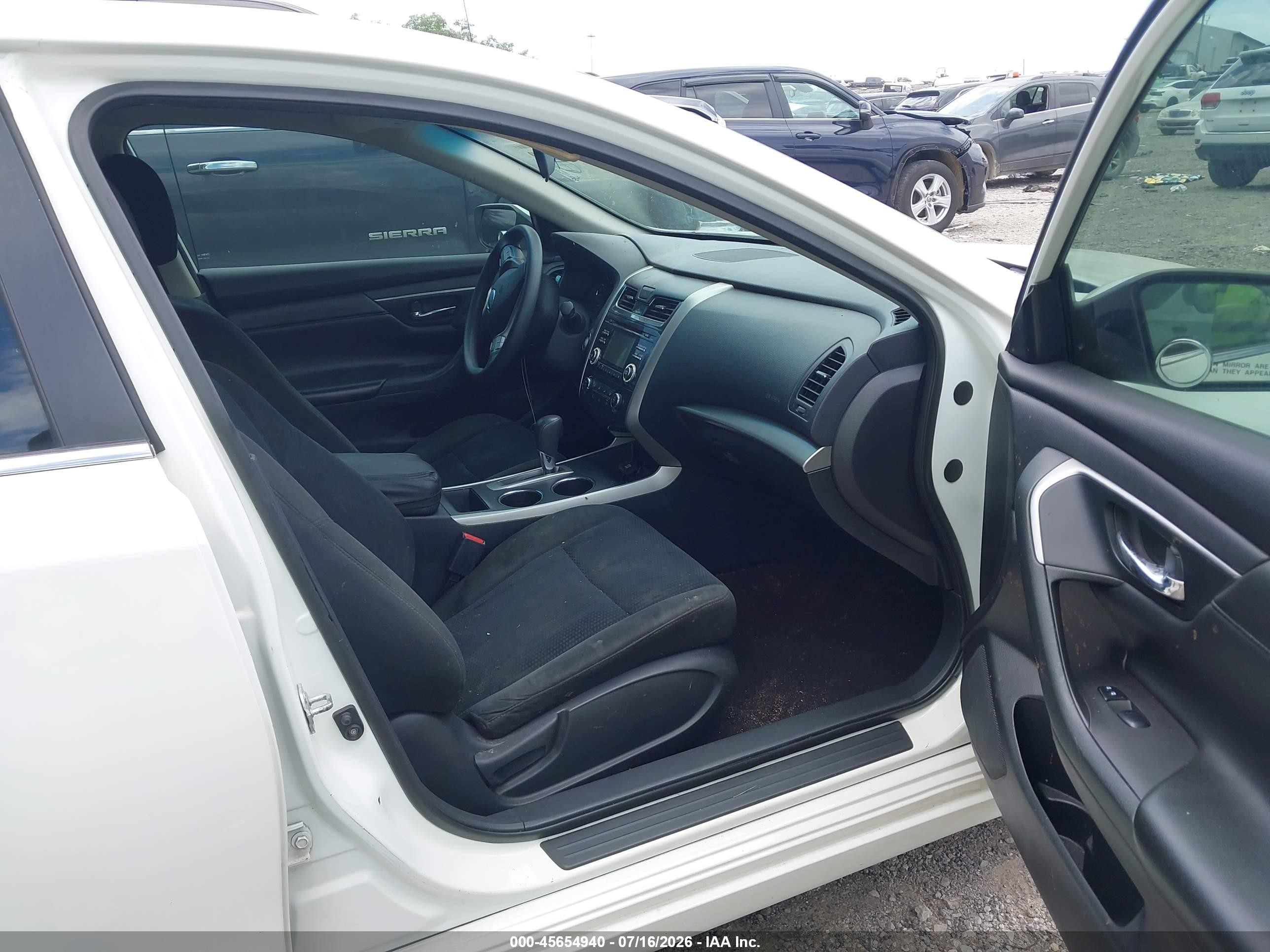 2015 Nissan Altima 2.5 S White vin: 1N4AL3AP1FC448804
