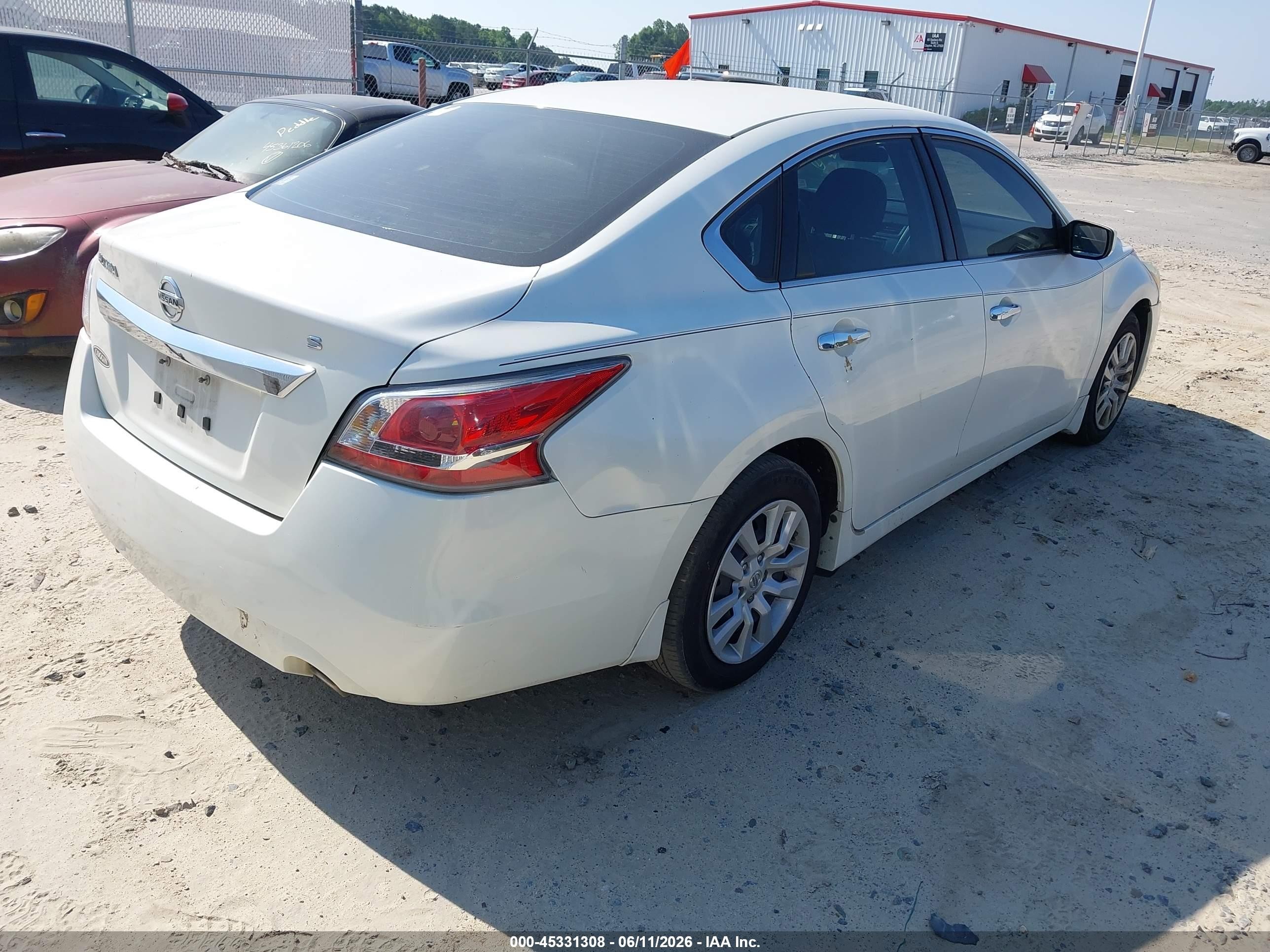 2015 Nissan Altima 2.5 S White vin: 1N4AL3AP1FC451251