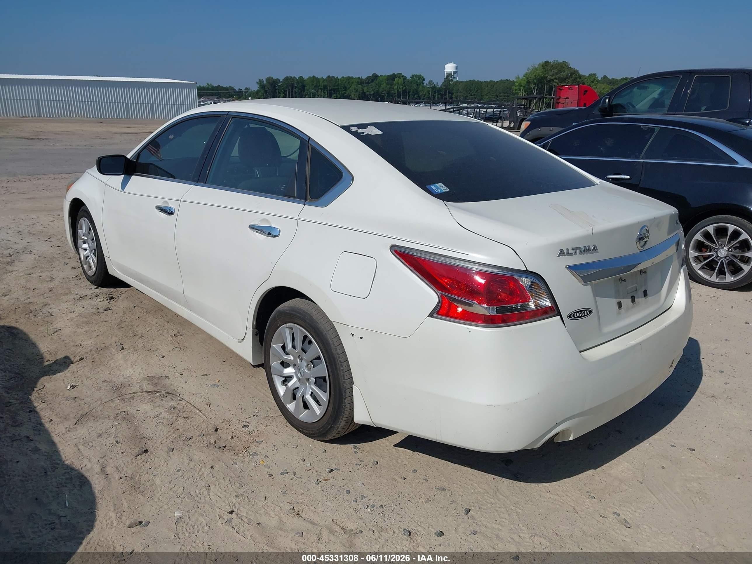 2015 Nissan Altima 2.5 S White vin: 1N4AL3AP1FC451251
