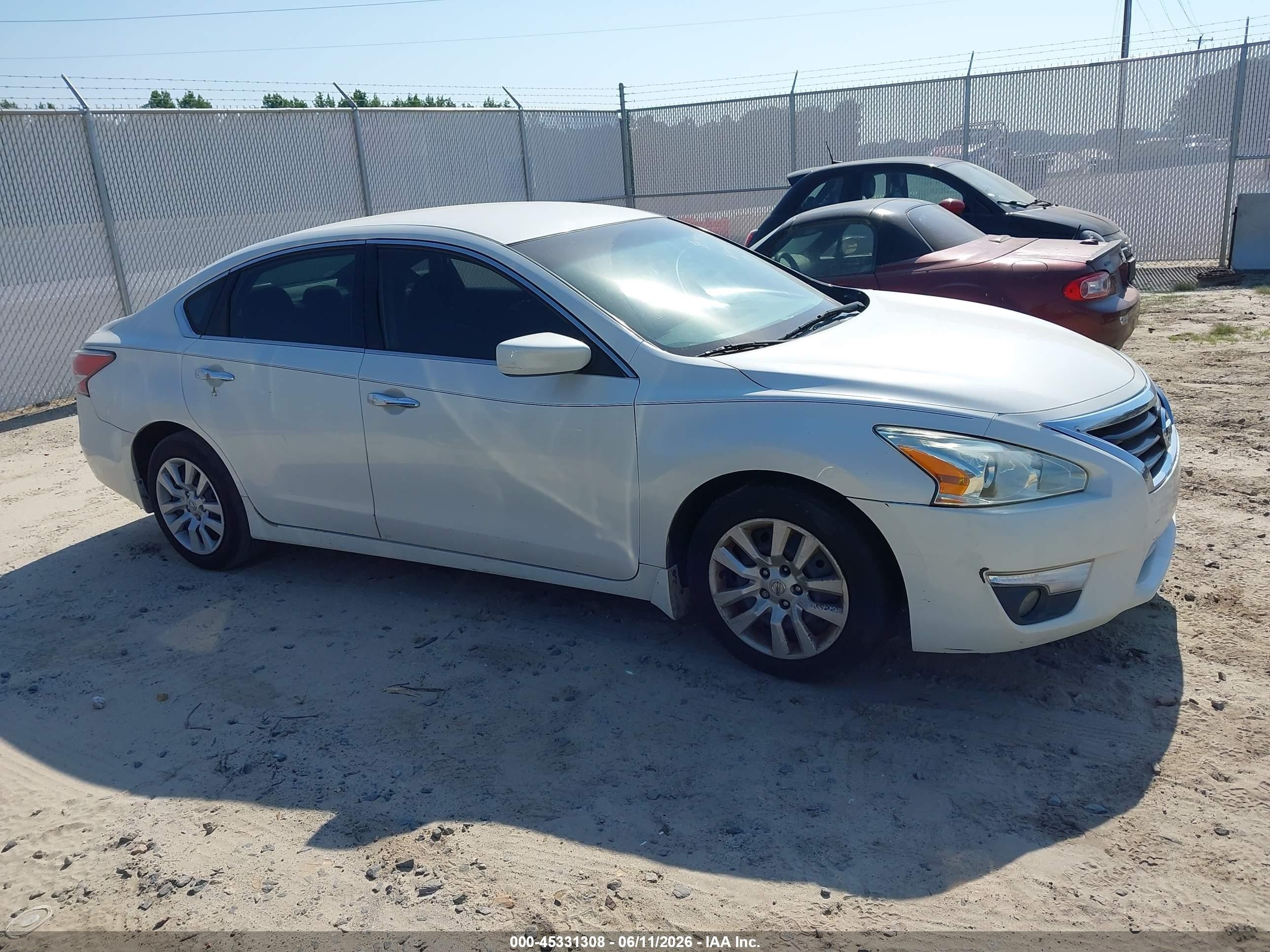2015 Nissan Altima 2.5 S White vin: 1N4AL3AP1FC451251
