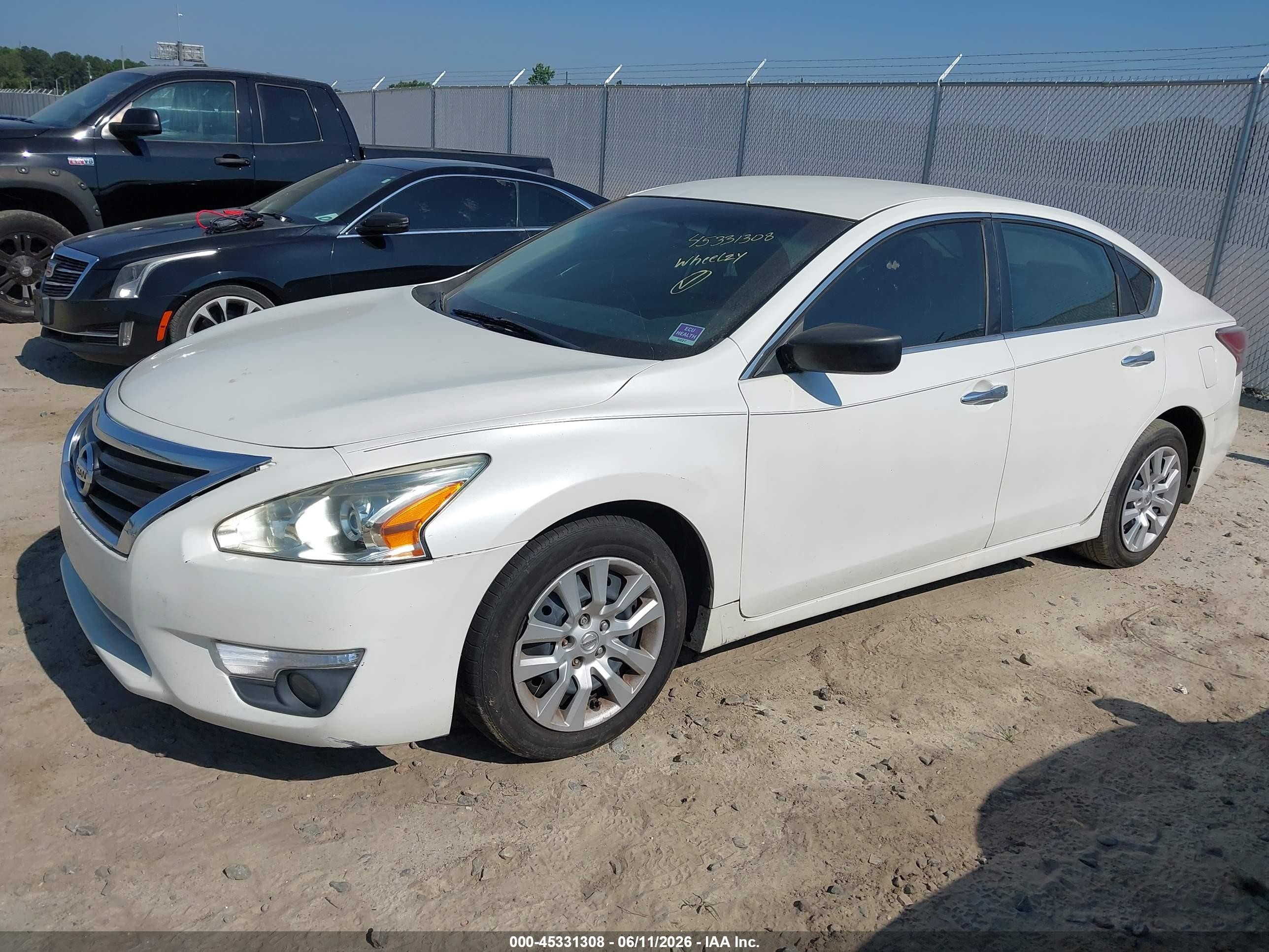 2015 Nissan Altima 2.5 S White vin: 1N4AL3AP1FC451251