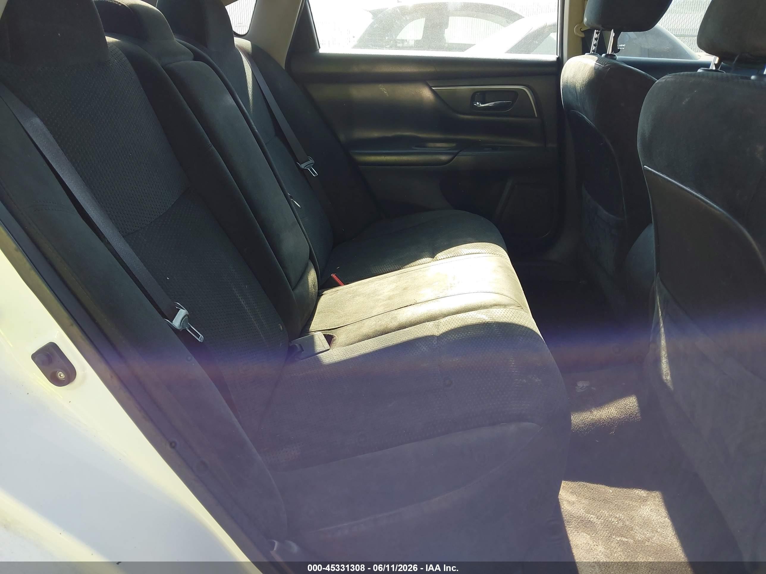2015 Nissan Altima 2.5 S White vin: 1N4AL3AP1FC451251