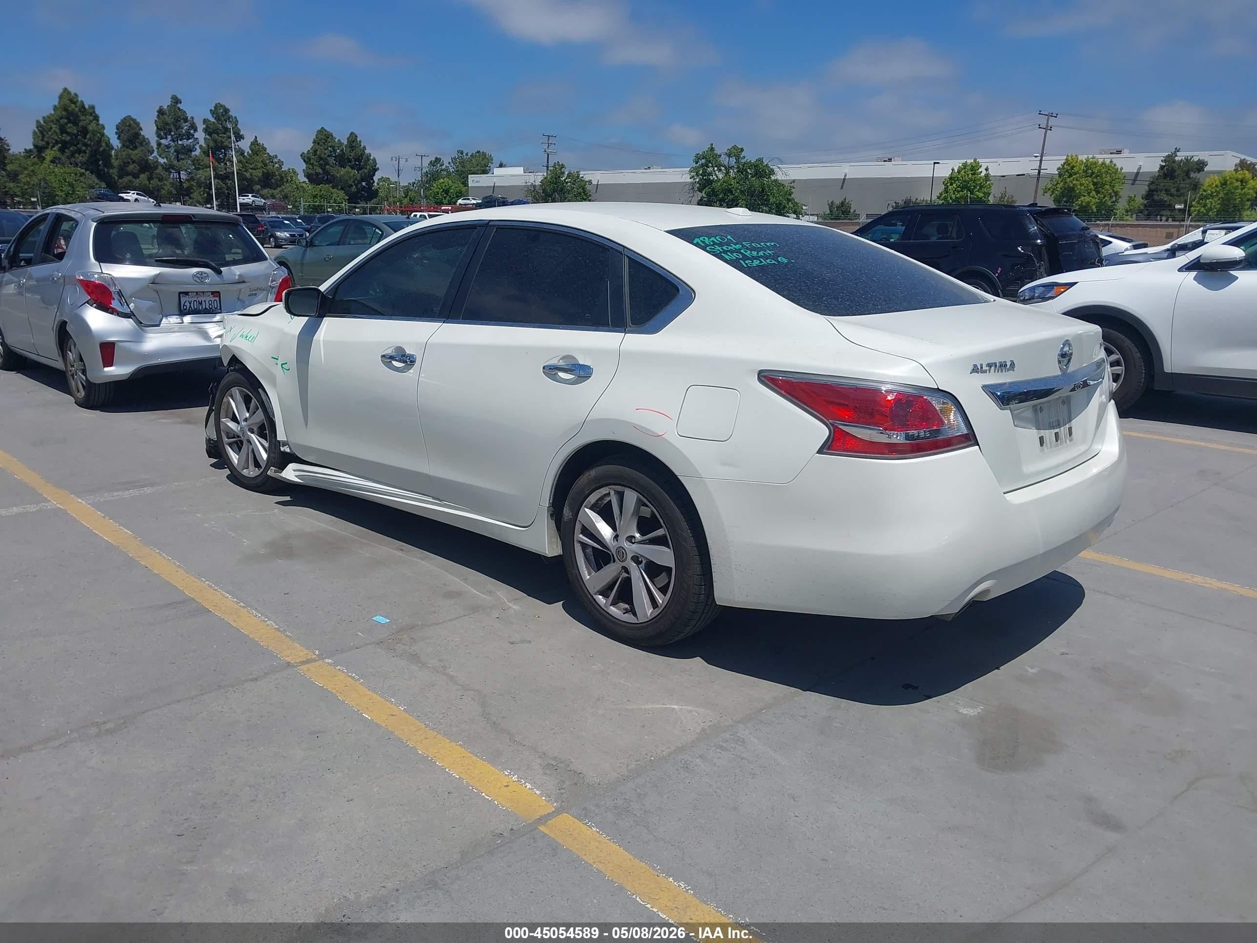 2015 Nissan Altima 2.5 Sv White vin: 1N4AL3AP1FC481009