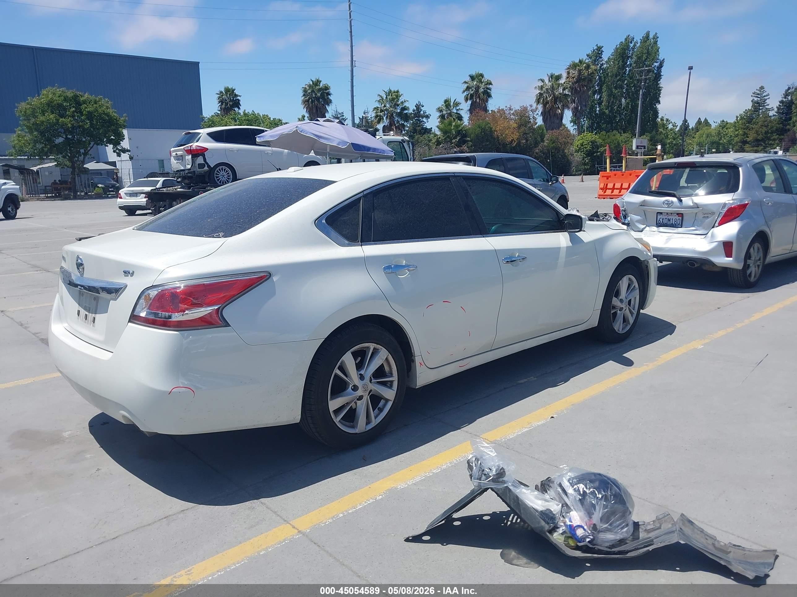 2015 Nissan Altima 2.5 Sv White vin: 1N4AL3AP1FC481009