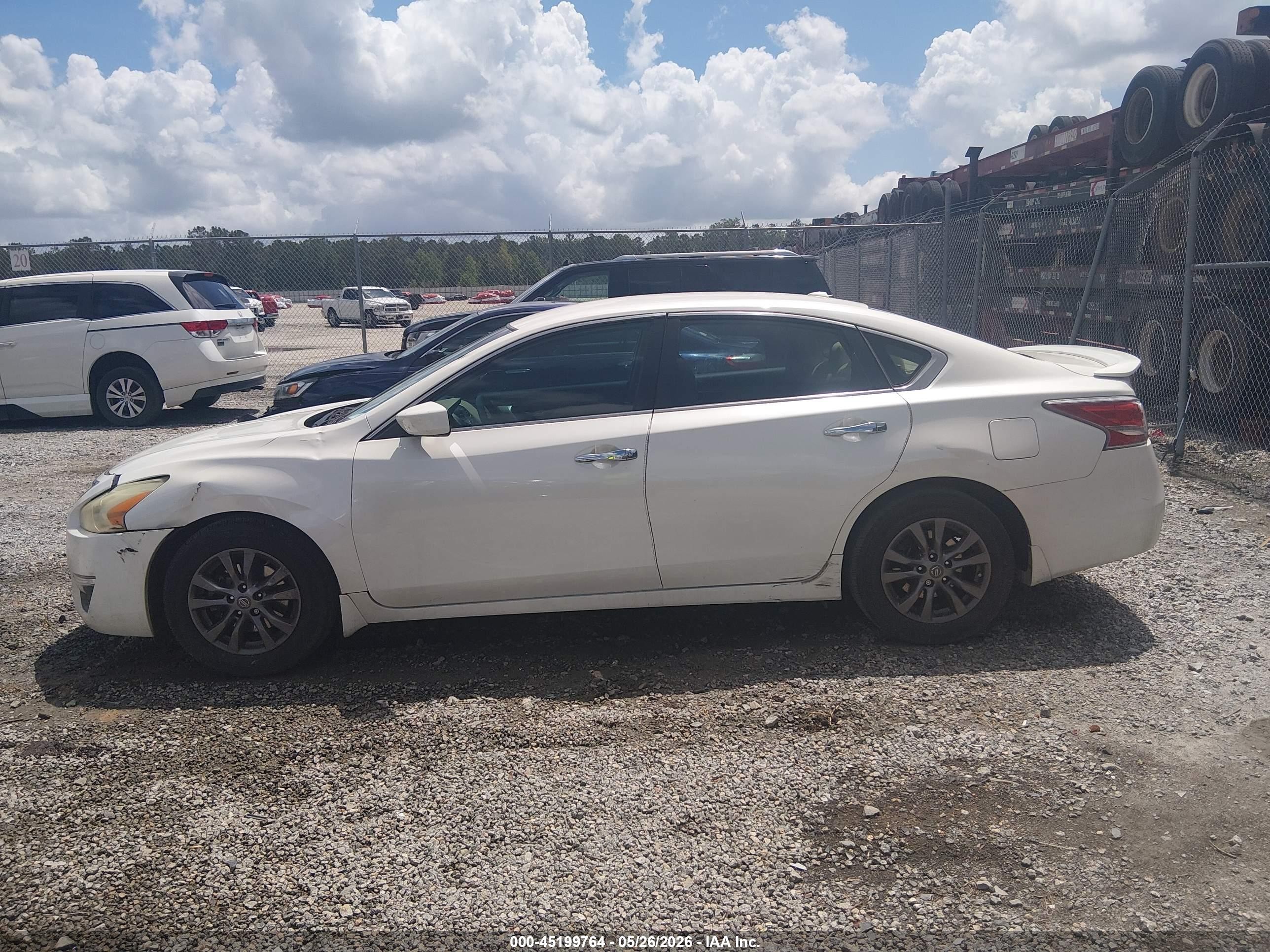 2015 Nissan Altima 2.5 S White vin: 1N4AL3AP1FC483164