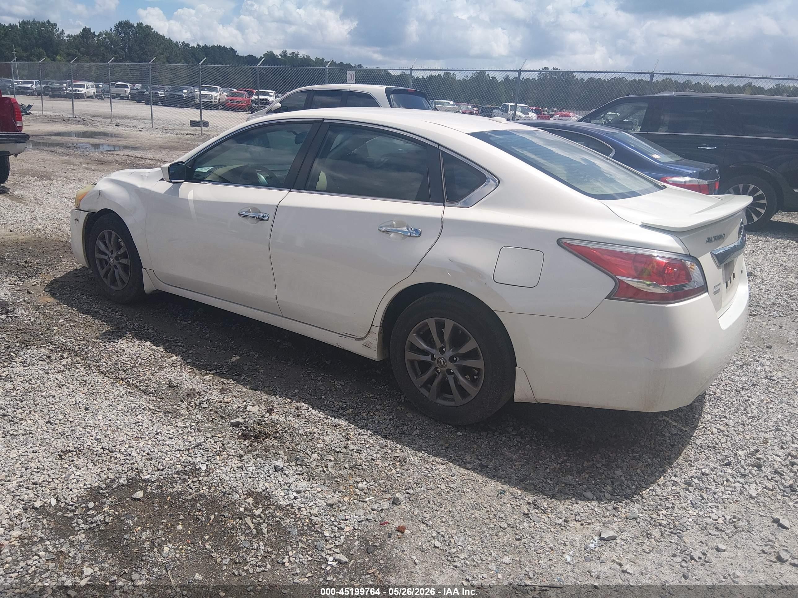 2015 Nissan Altima 2.5 S White vin: 1N4AL3AP1FC483164