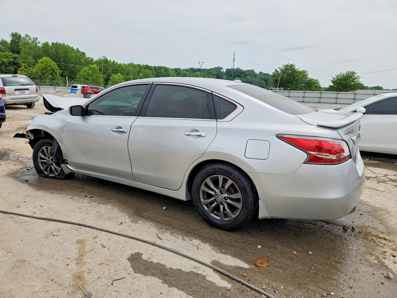 2015 Nissan Altima 2.5 S Silver vin: 1N4AL3AP1FC568201