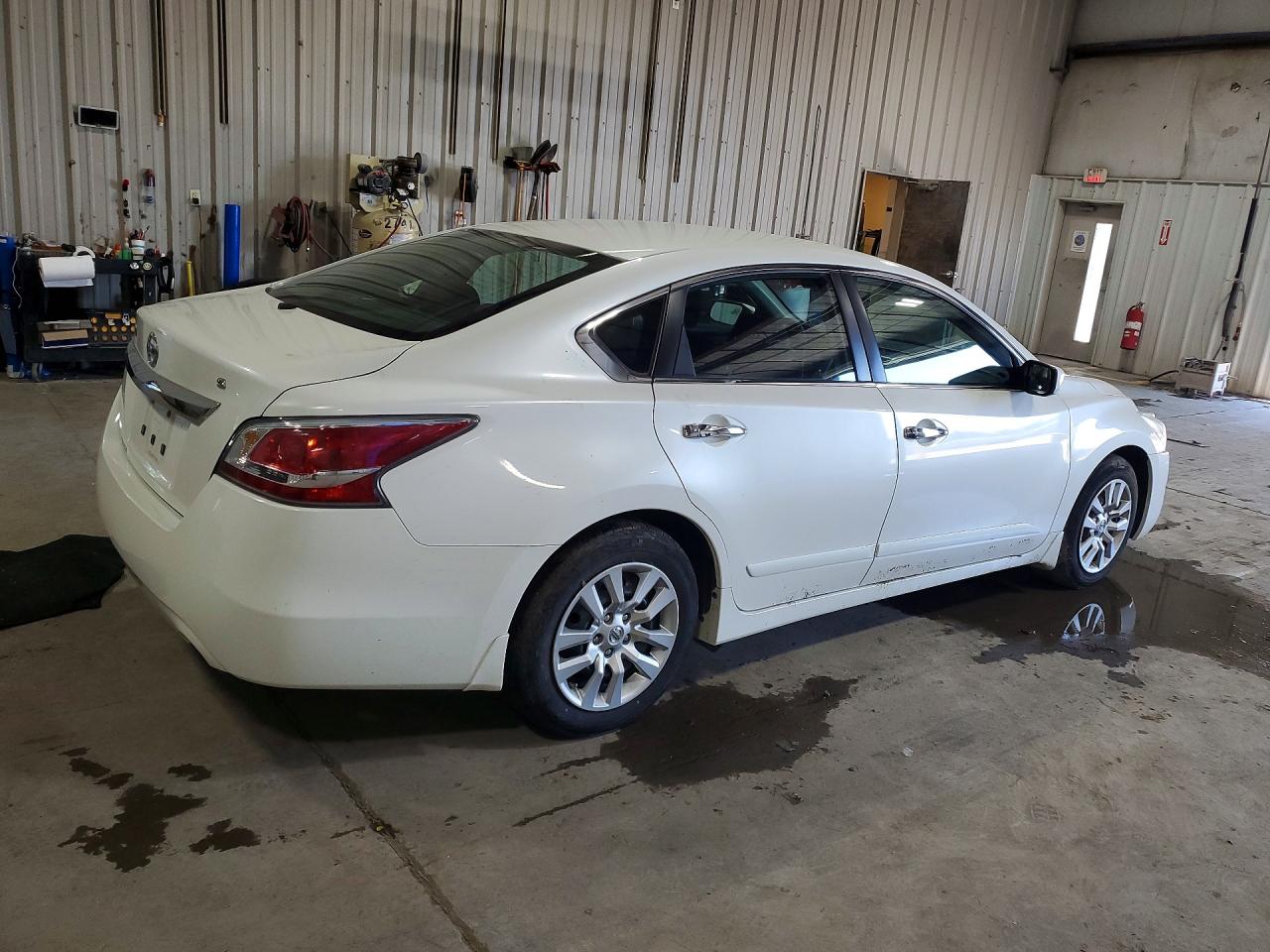 2015 Nissan Altima 2.5 S White vin: 1N4AL3AP1FC583796