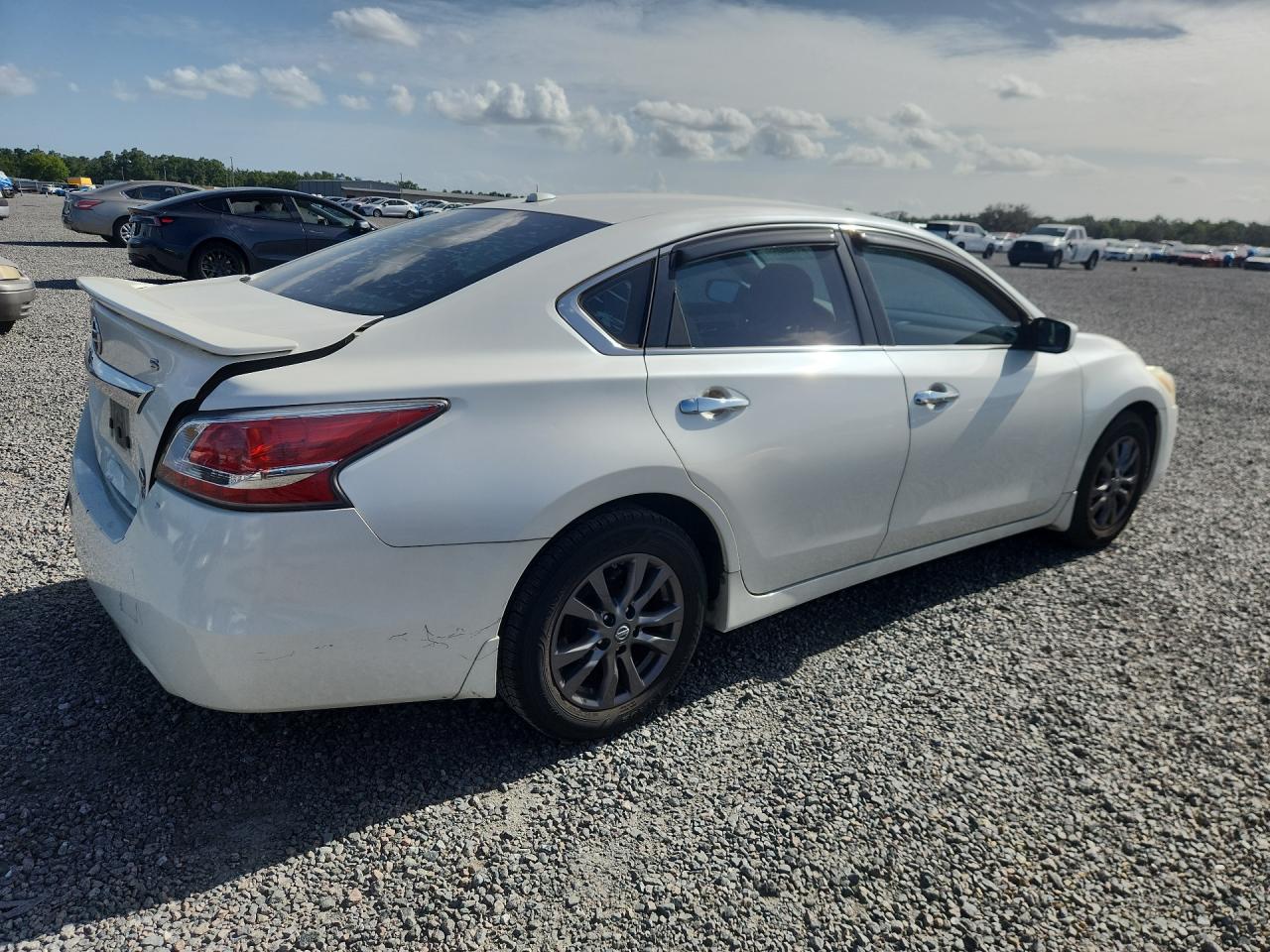 2015 Nissan Altima 2.5 S White vin: 1N4AL3AP1FC583829