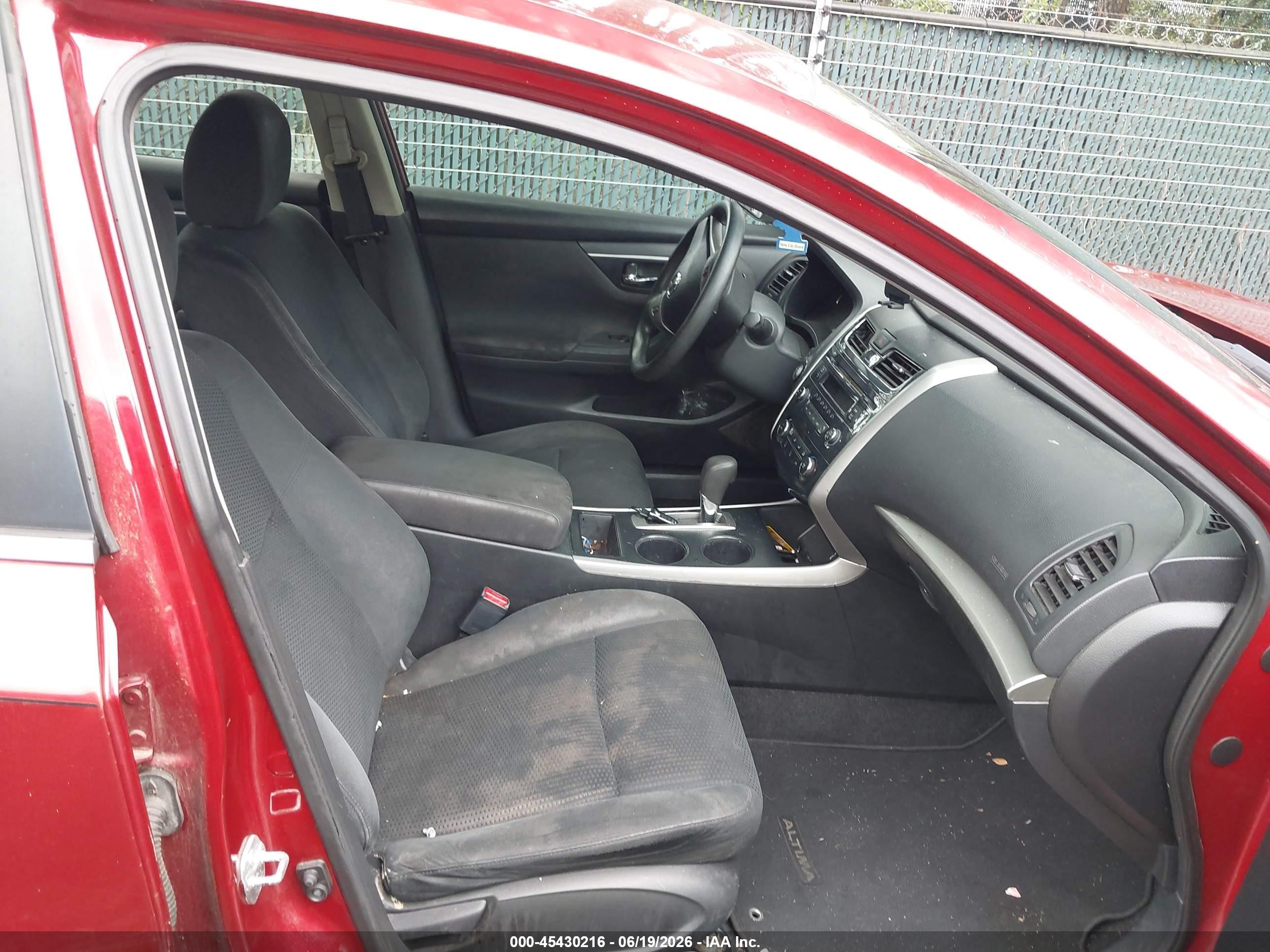 2015 Nissan Altima 2.5/2.5 S/2.5 Sl/2.5 Sv Red vin: 1N4AL3AP1FN301001