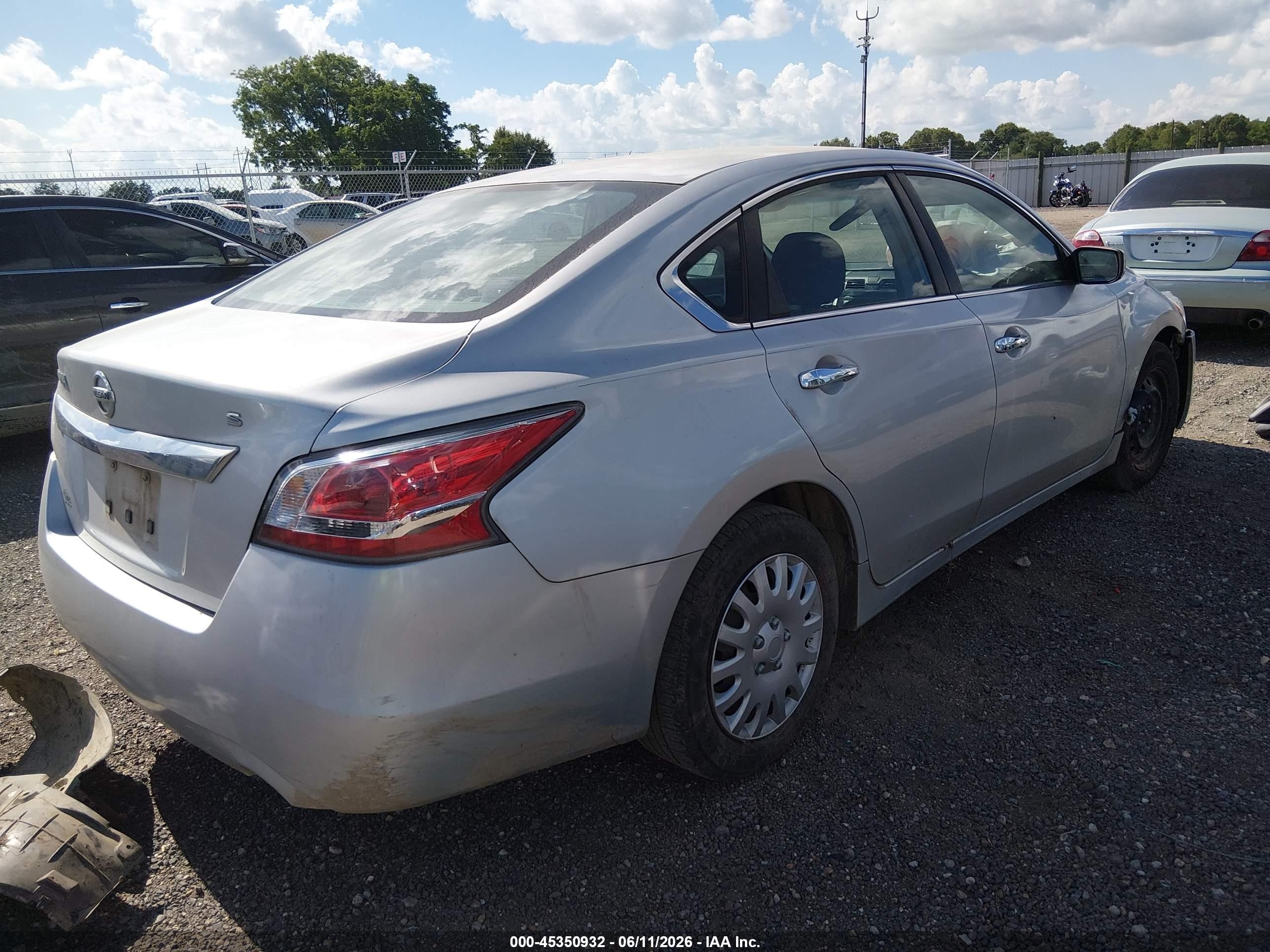 2015 Nissan Altima 2.5 S Silver vin: 1N4AL3AP1FN305338