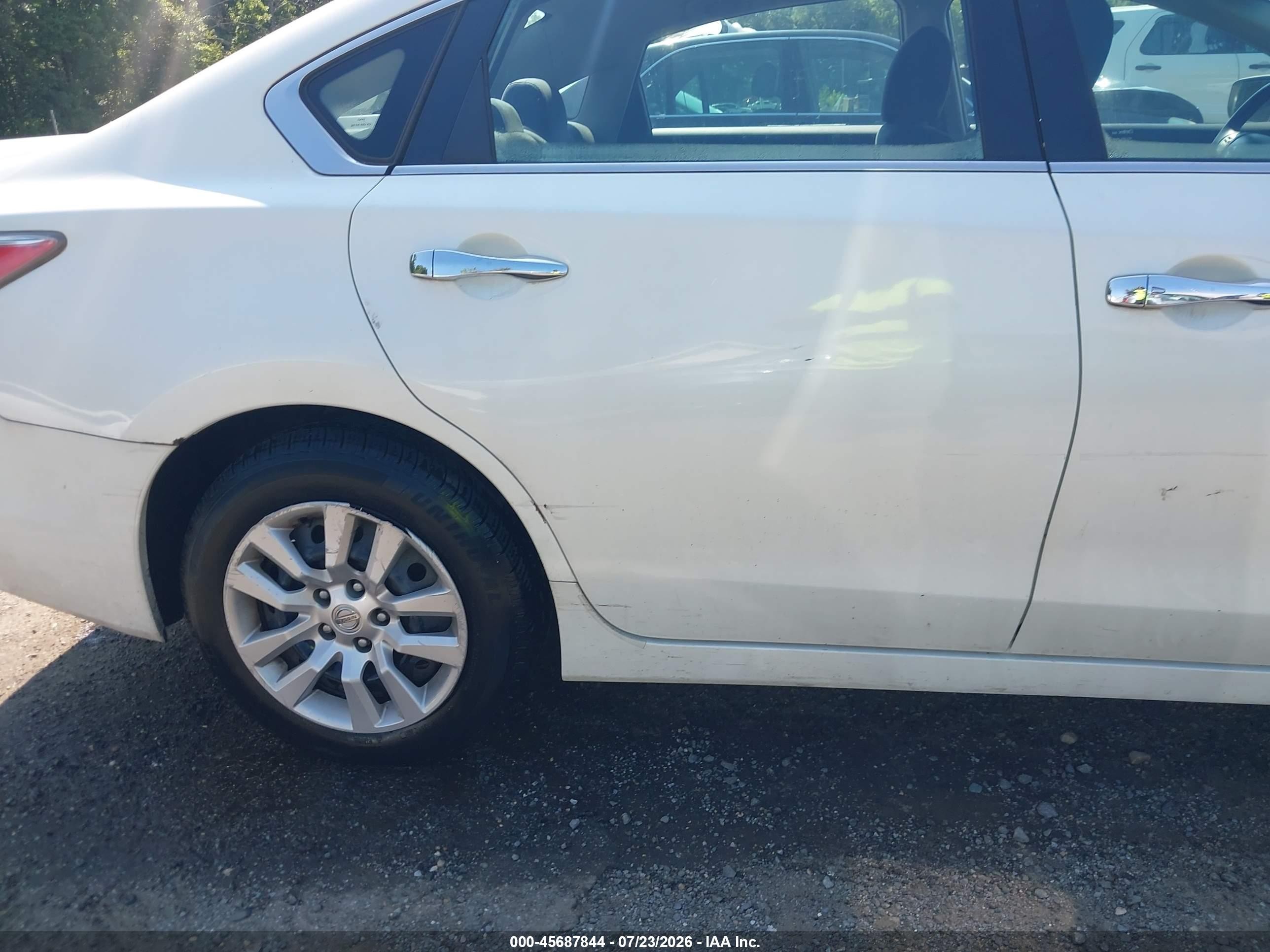 2015 Nissan Altima   White vin: 1N4AL3AP1FN347444