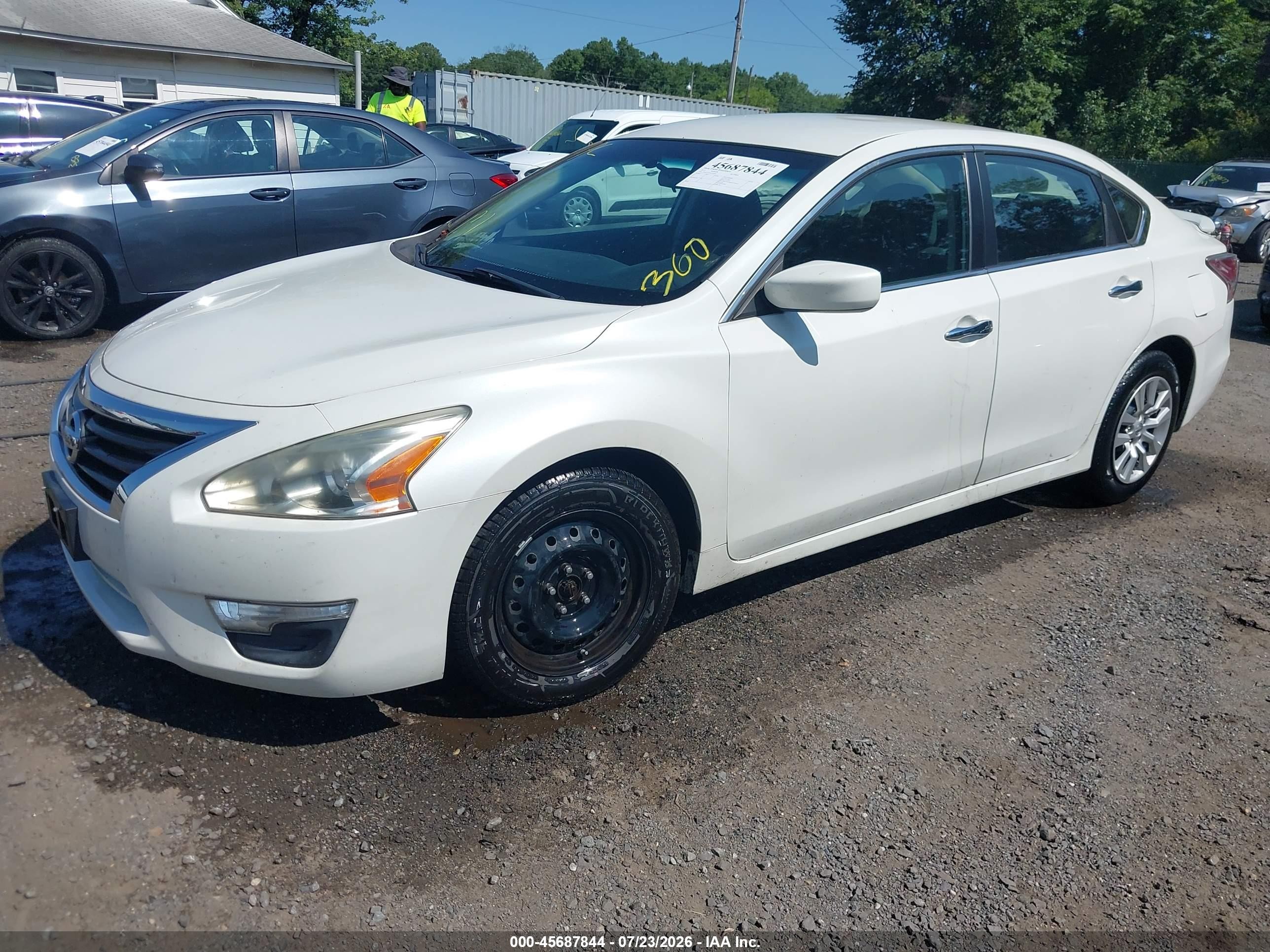 2015 Nissan Altima   White vin: 1N4AL3AP1FN347444