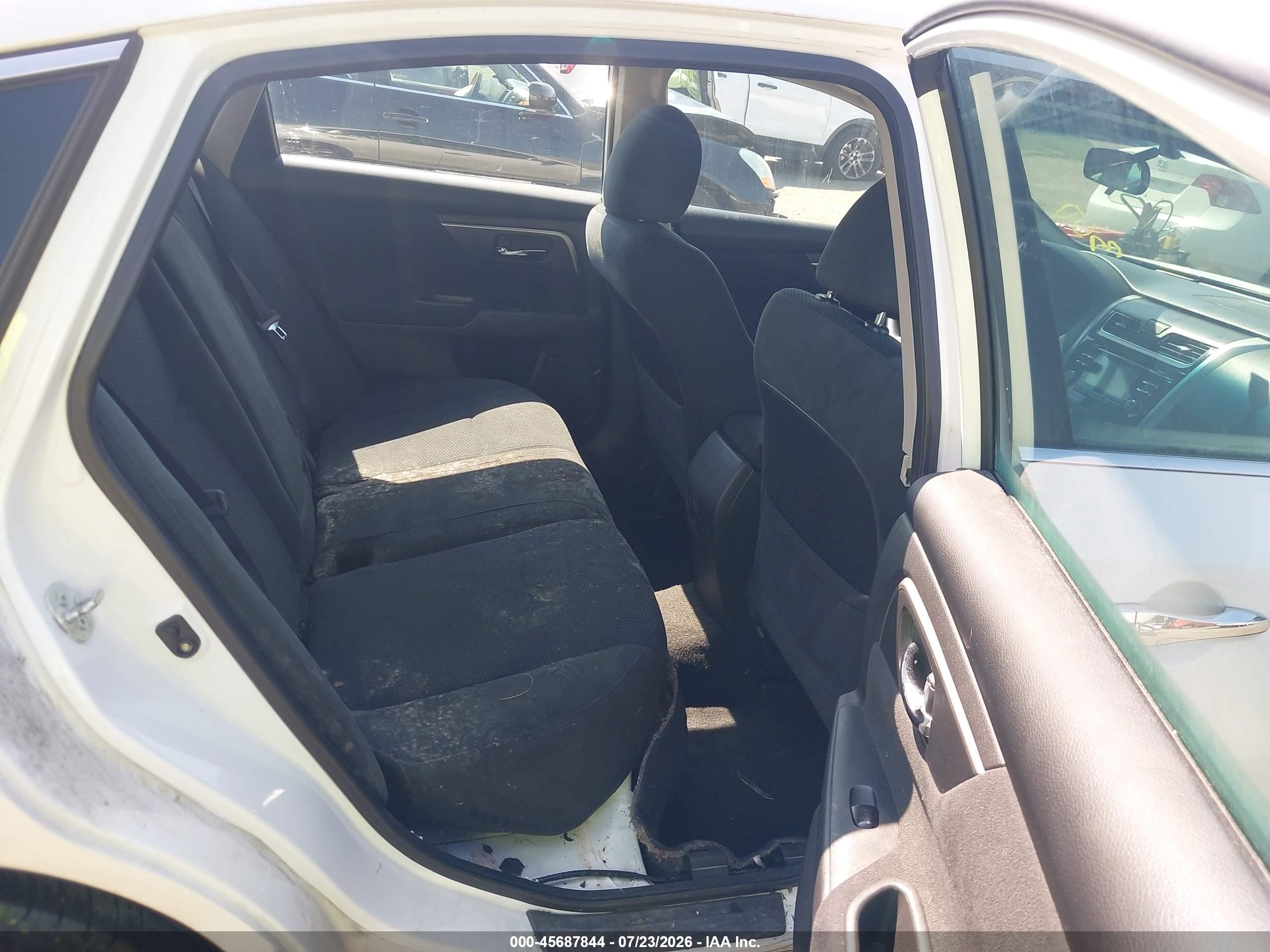 2015 Nissan Altima   White vin: 1N4AL3AP1FN347444
