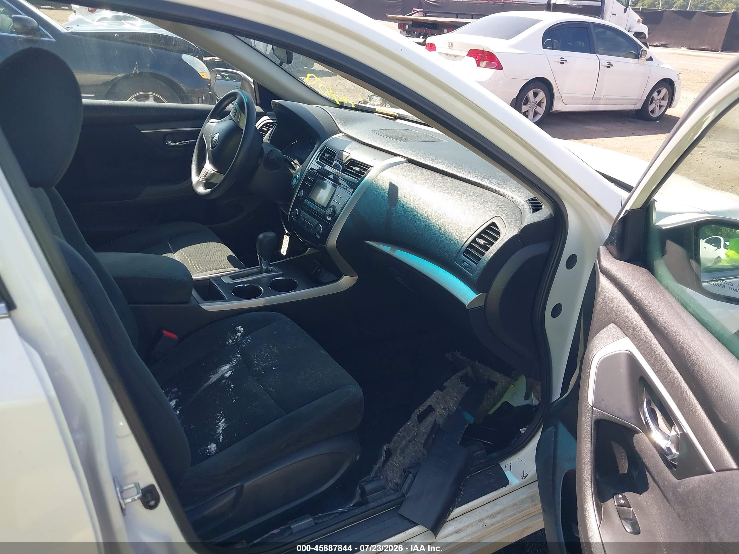 2015 Nissan Altima   White vin: 1N4AL3AP1FN347444