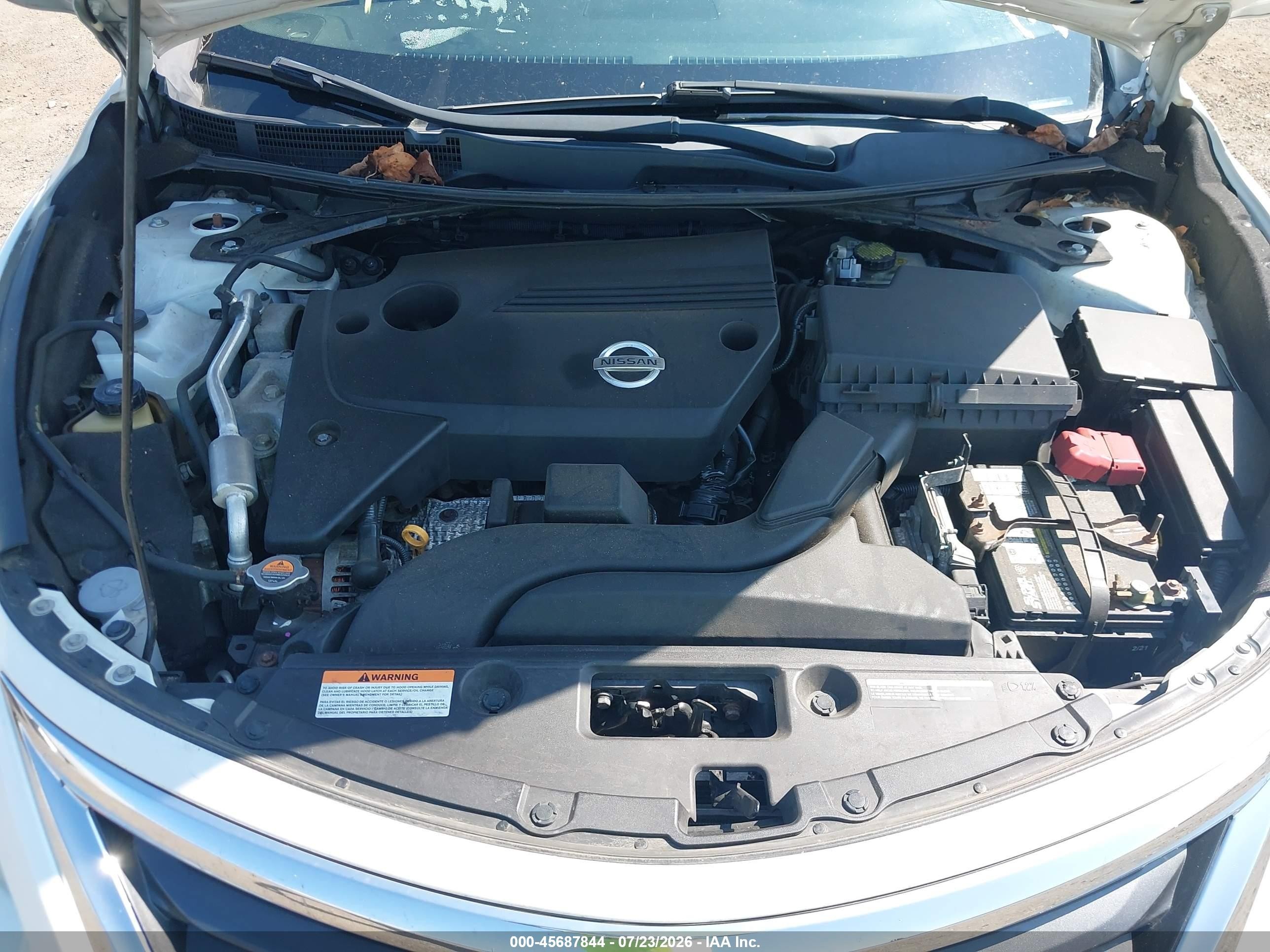 2015 Nissan Altima   White vin: 1N4AL3AP1FN347444